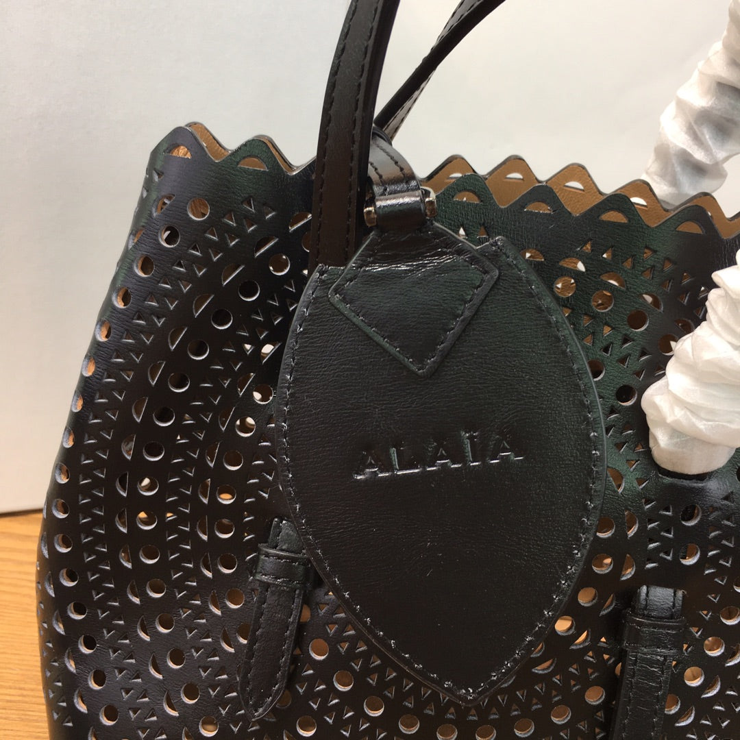 MINA 20 BAG IN BLACK VIENNA CALFSKIN
