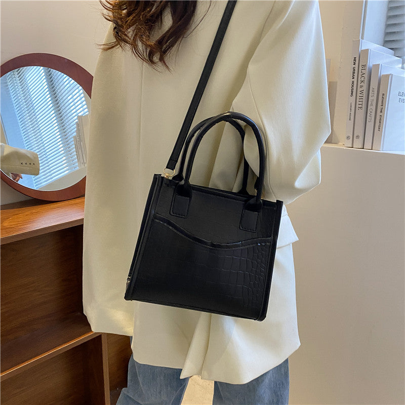 2025 Vintage Chic Fashion Trendy Shoulder Bag Minimalist Handheld