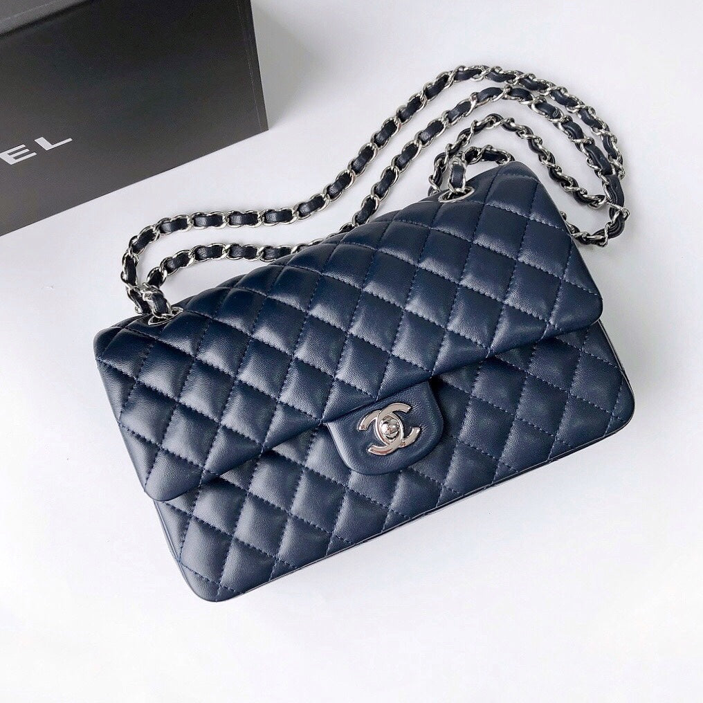 CC CLASSIC FLAP BAG 25 IN NAVY BLUE LAMBSKIN SILVER HARDWARE