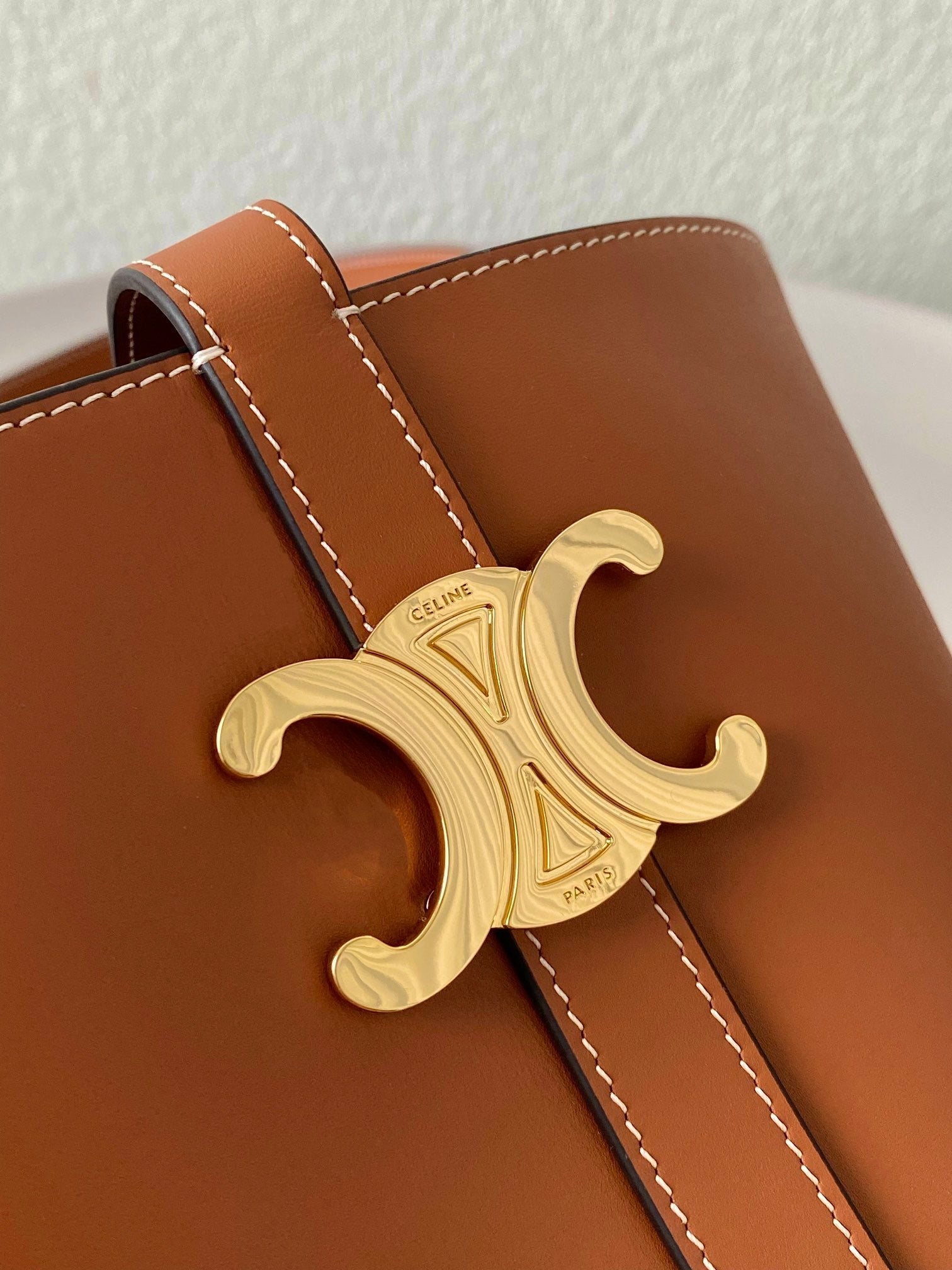 TRIOMPHE 25 BUCKET BAG CINNAMON BROWN CALFSKIN