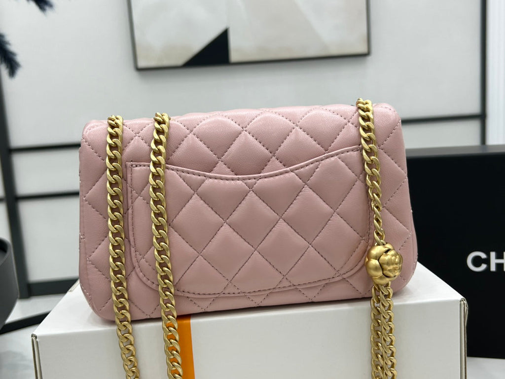 CC SMALL 20 FLAP BAG IN LIGHT PINK CALFSKIN GOLD HARDWARE