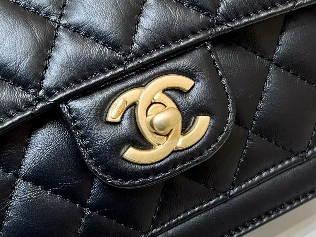 25S CHANEL FLAP BAG 19 IN BLACK CALFSKIN GOLD HARDWARE