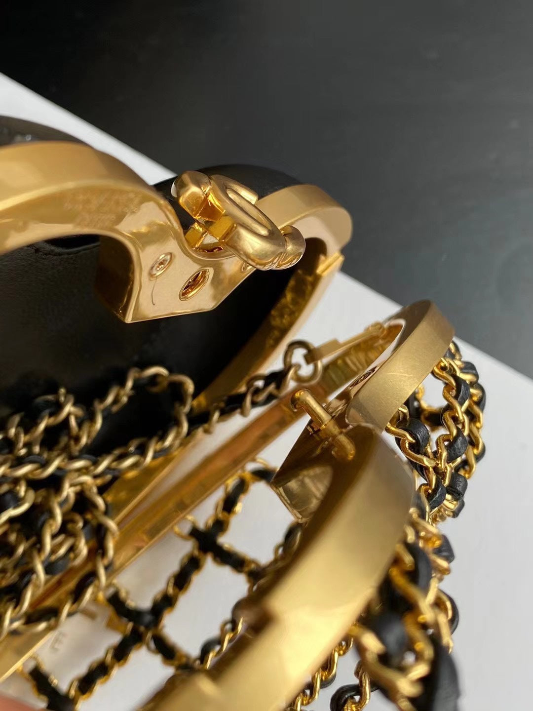 CC 14 HEART MINAUDI¨¨RE BAG IN BLACK CALFSKIN AND GOLD-TONE HARDWARE