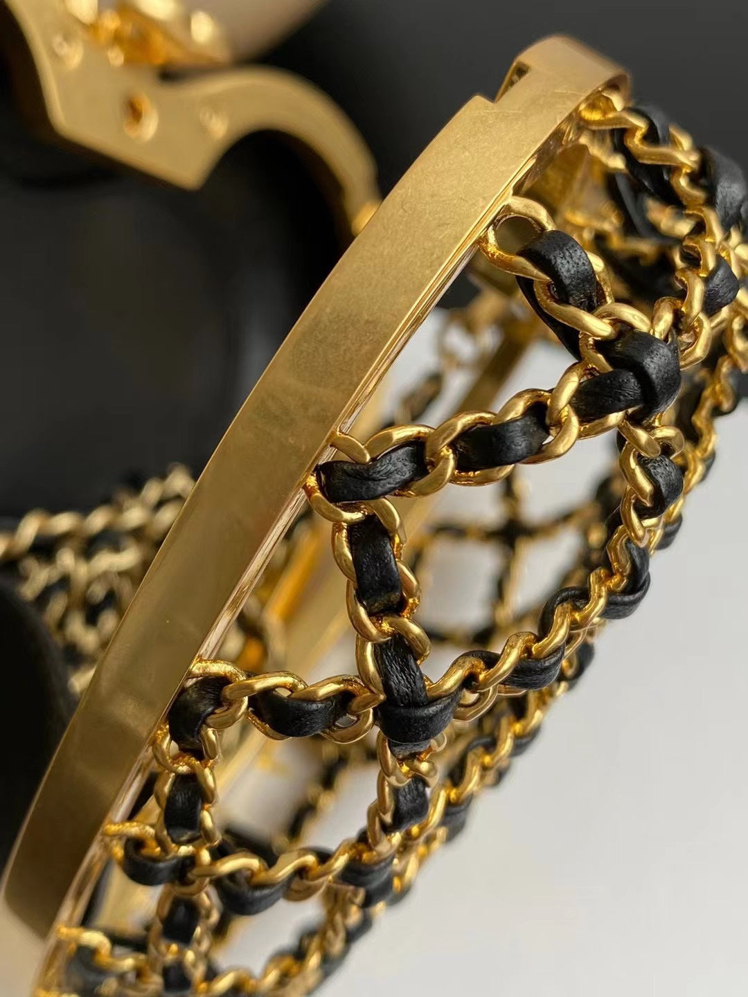 CC 14 HEART MINAUDI¨¨RE BAG IN BLACK CALFSKIN AND GOLD-TONE HARDWARE