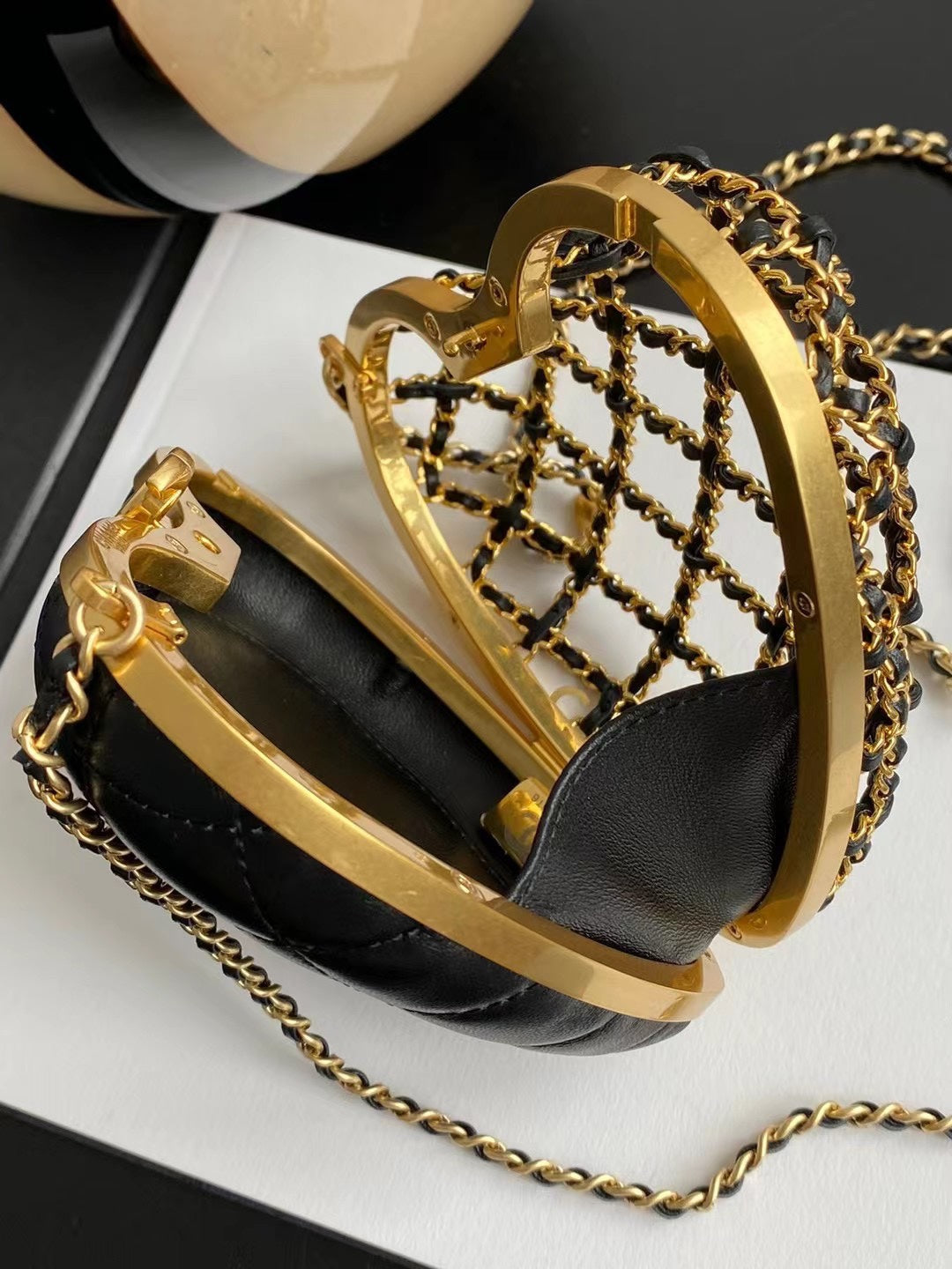 CC 14 HEART MINAUDI¨¨RE BAG IN BLACK CALFSKIN AND GOLD-TONE HARDWARE