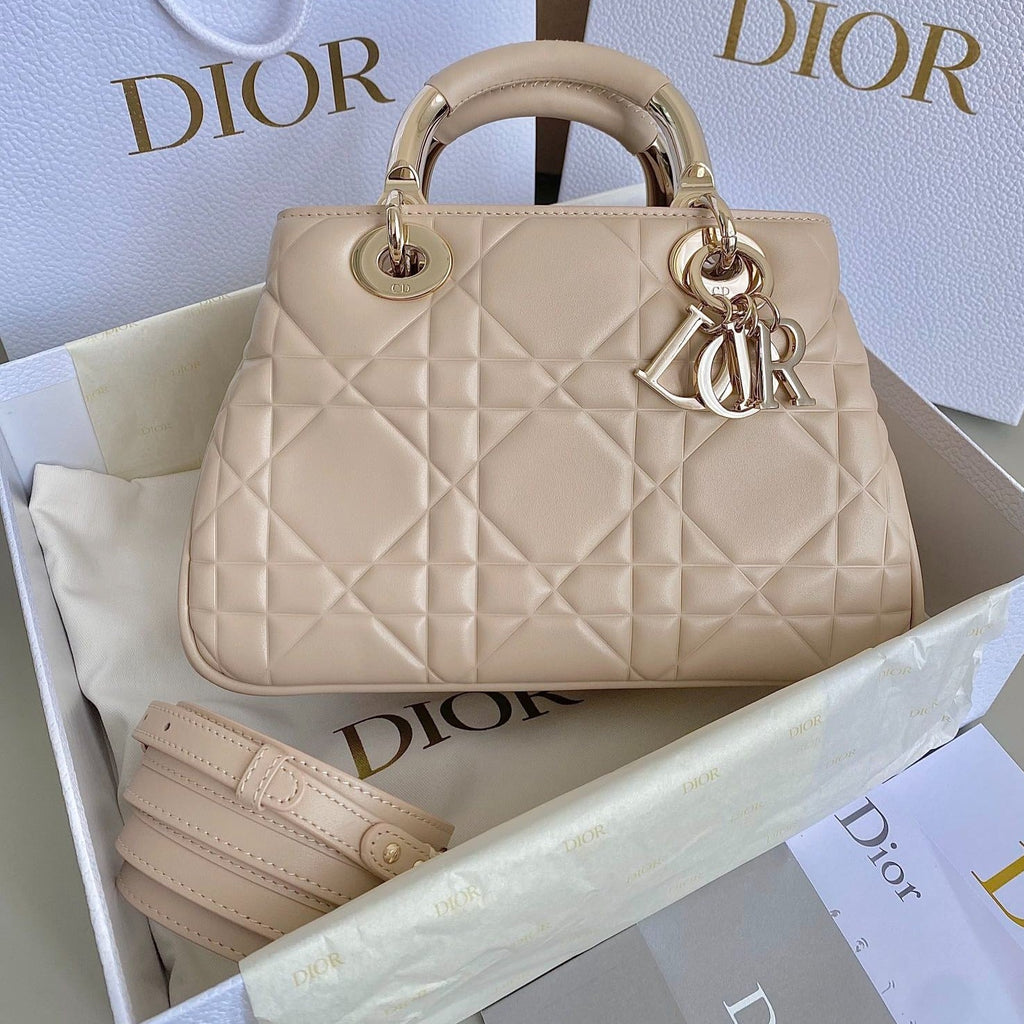LADY 25 HANDBAG IN BEIGE CALFSKIN
