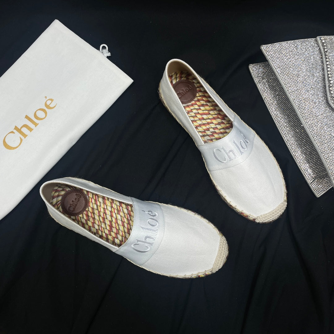 CHLO¨¦ WOVEN LOAFER IN WHITE DENIM AND COLORFUL RAFFIA