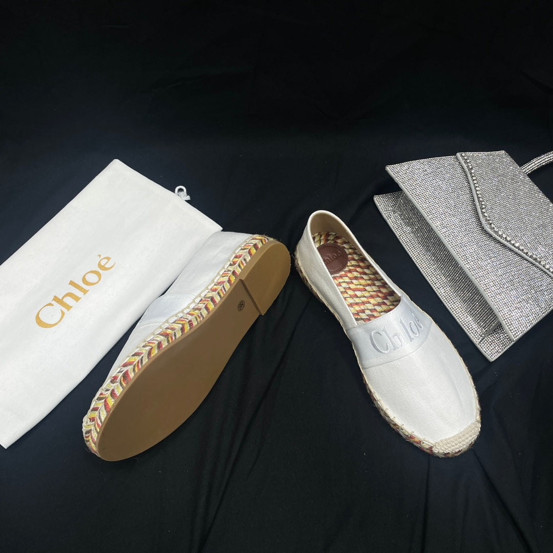 CHLO¨¦ WOVEN LOAFER IN WHITE DENIM AND COLORFUL RAFFIA