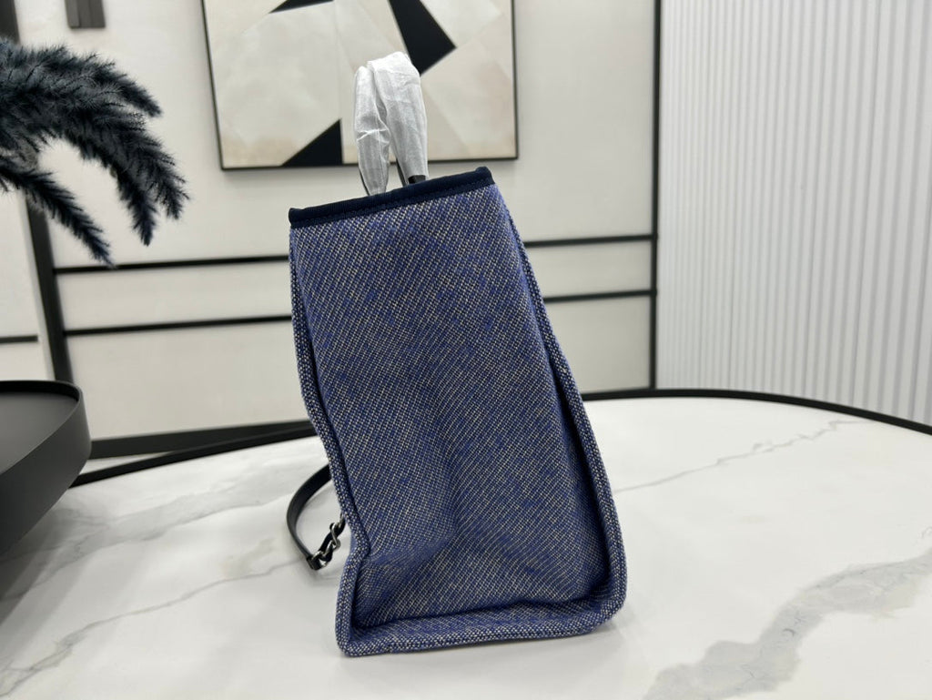 CC DEAUVILLE LARGE 38 TOTE BAG IN VIOLET PURPLE CANVAS WITH WHITE LOGO