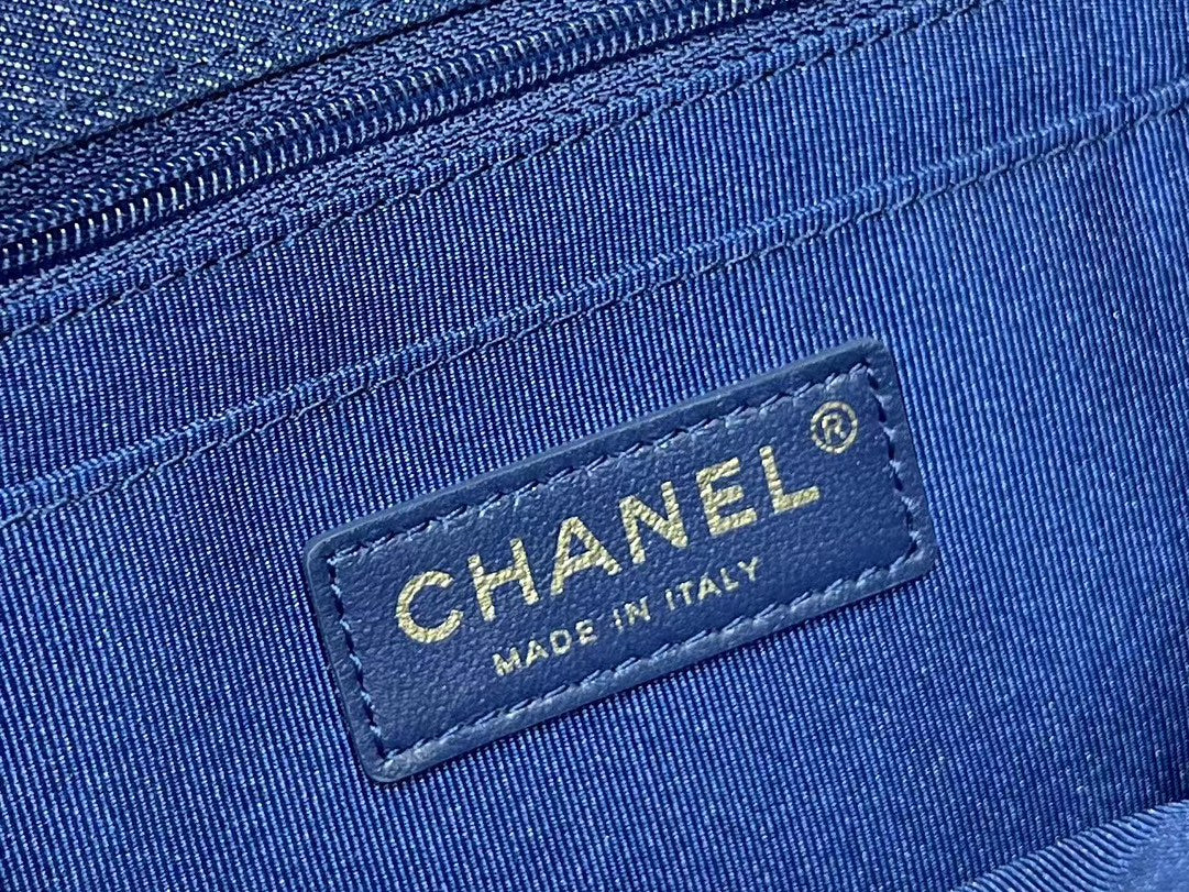 25S CHANEL MESSENGER BAG 19 IN BLUE DENIM GOLD HARDWARE