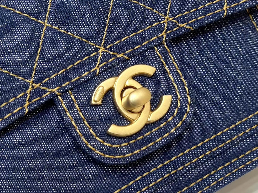 25S CHANEL MESSENGER BAG 19 IN BLUE DENIM GOLD HARDWARE