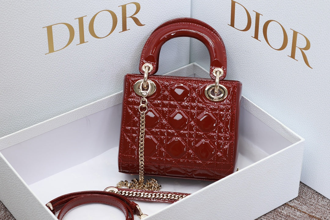 MINI LADY BAG 17 IN RED QUILTED MACROCANNAGE CALFSKIN