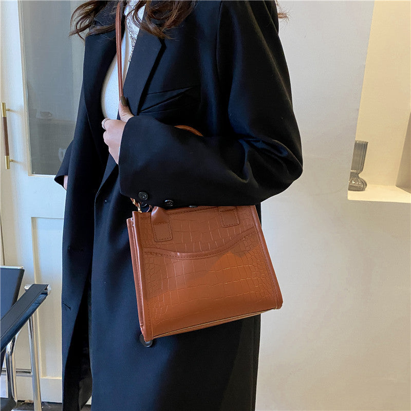 2025 Vintage Chic Fashion Trendy Shoulder Bag Minimalist Handheld