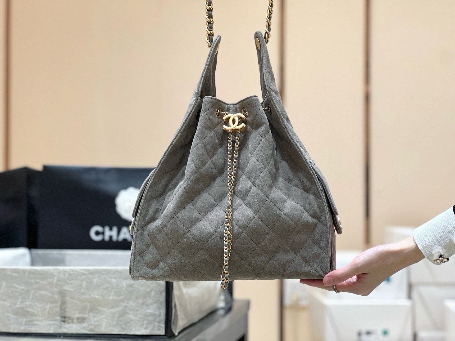 CC 25C HANDBAG IN GRAY 40 SUEDE CALFSKIN GOLD HARDWARE