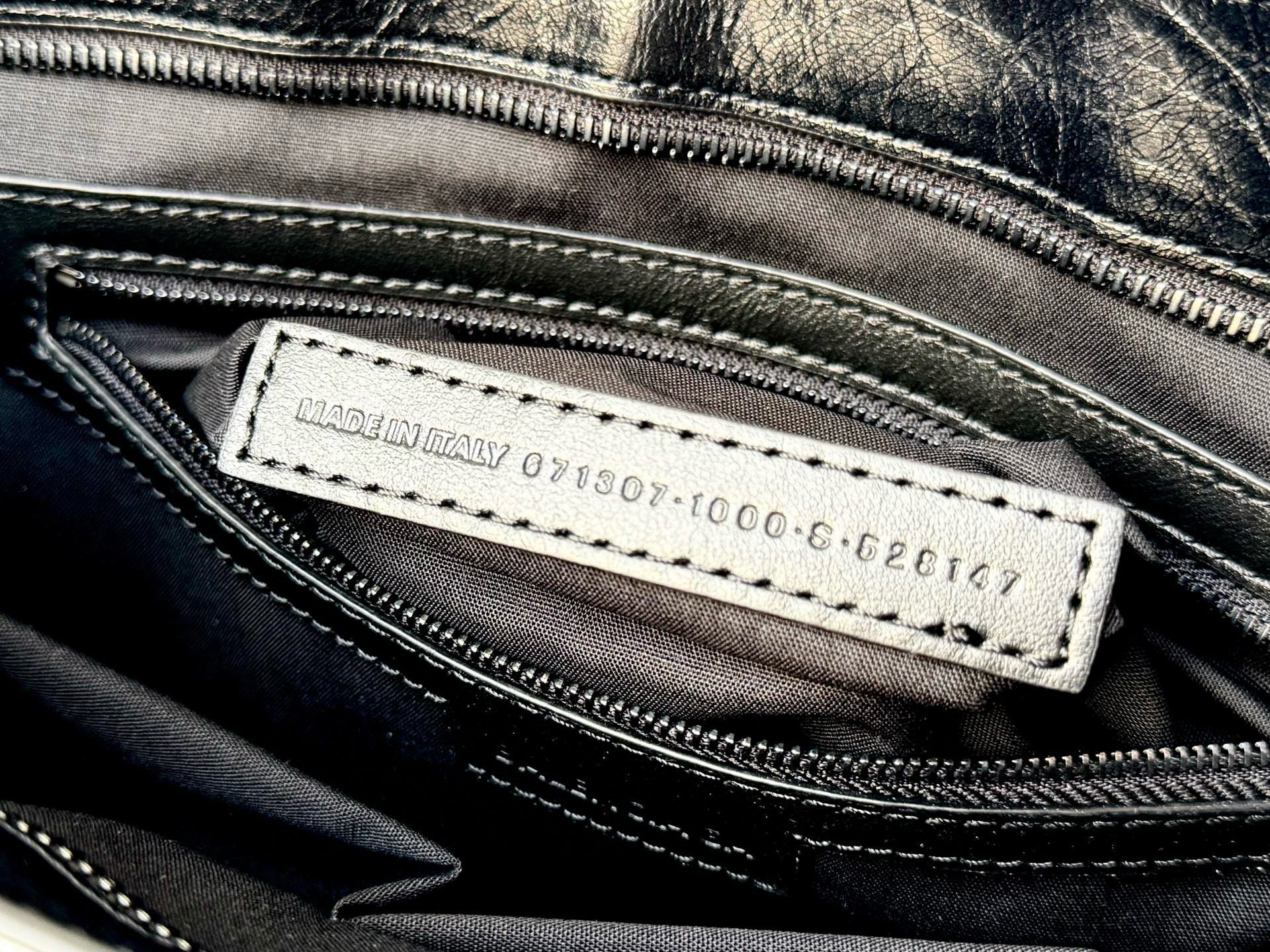 SMALL 30 LE CITY BAG IN BLACK LEATHER