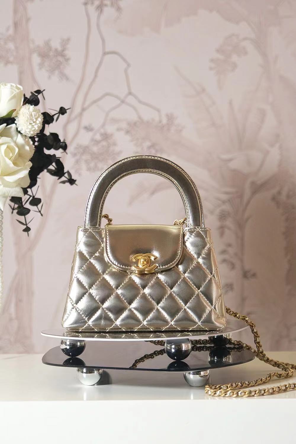CC COCO HANDLE BAG 19 IN METALLIC GOLD QUILTED CALFSKIN