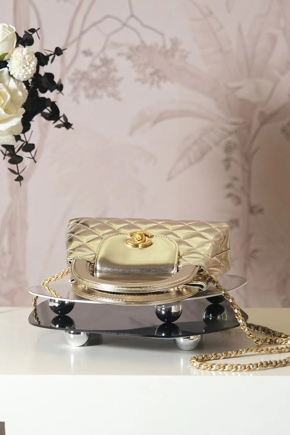 CC COCO HANDLE BAG 19 IN METALLIC GOLD QUILTED CALFSKIN
