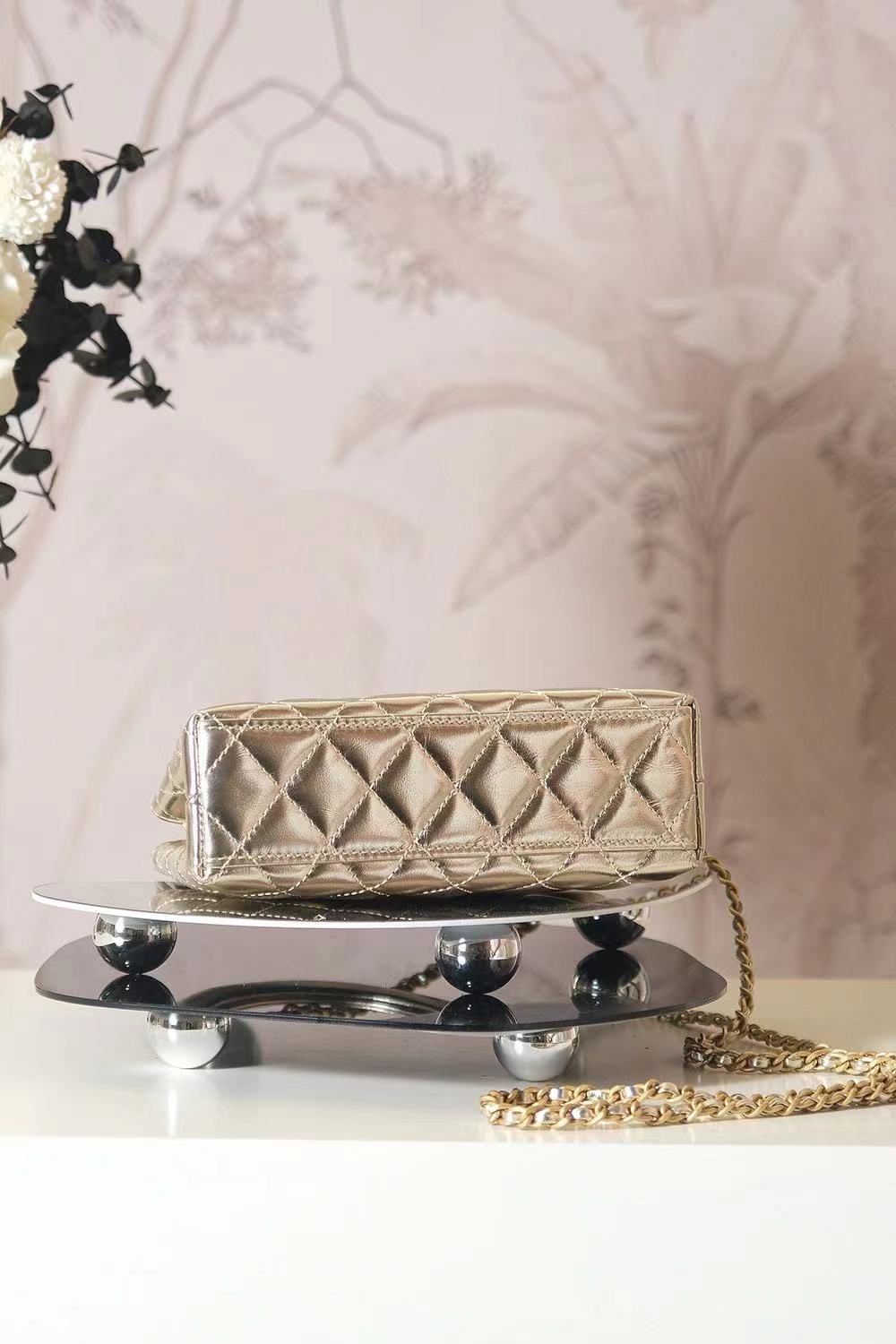 CC COCO HANDLE BAG 19 IN METALLIC GOLD QUILTED CALFSKIN