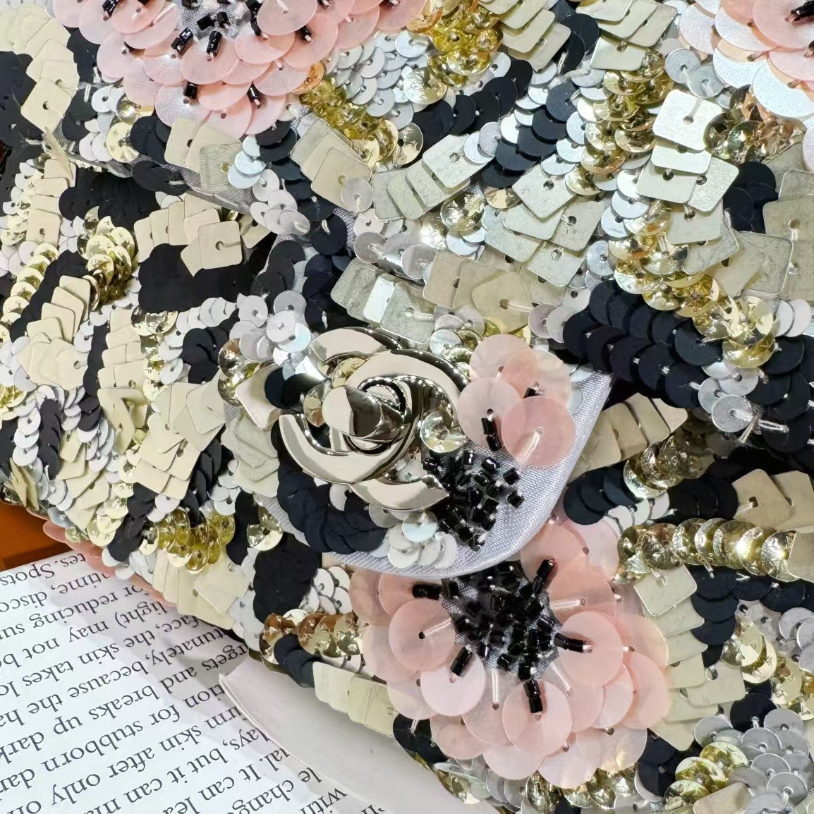 CC FLORAL SHOULDER BAG IN MULTICOLOR SEQUIN