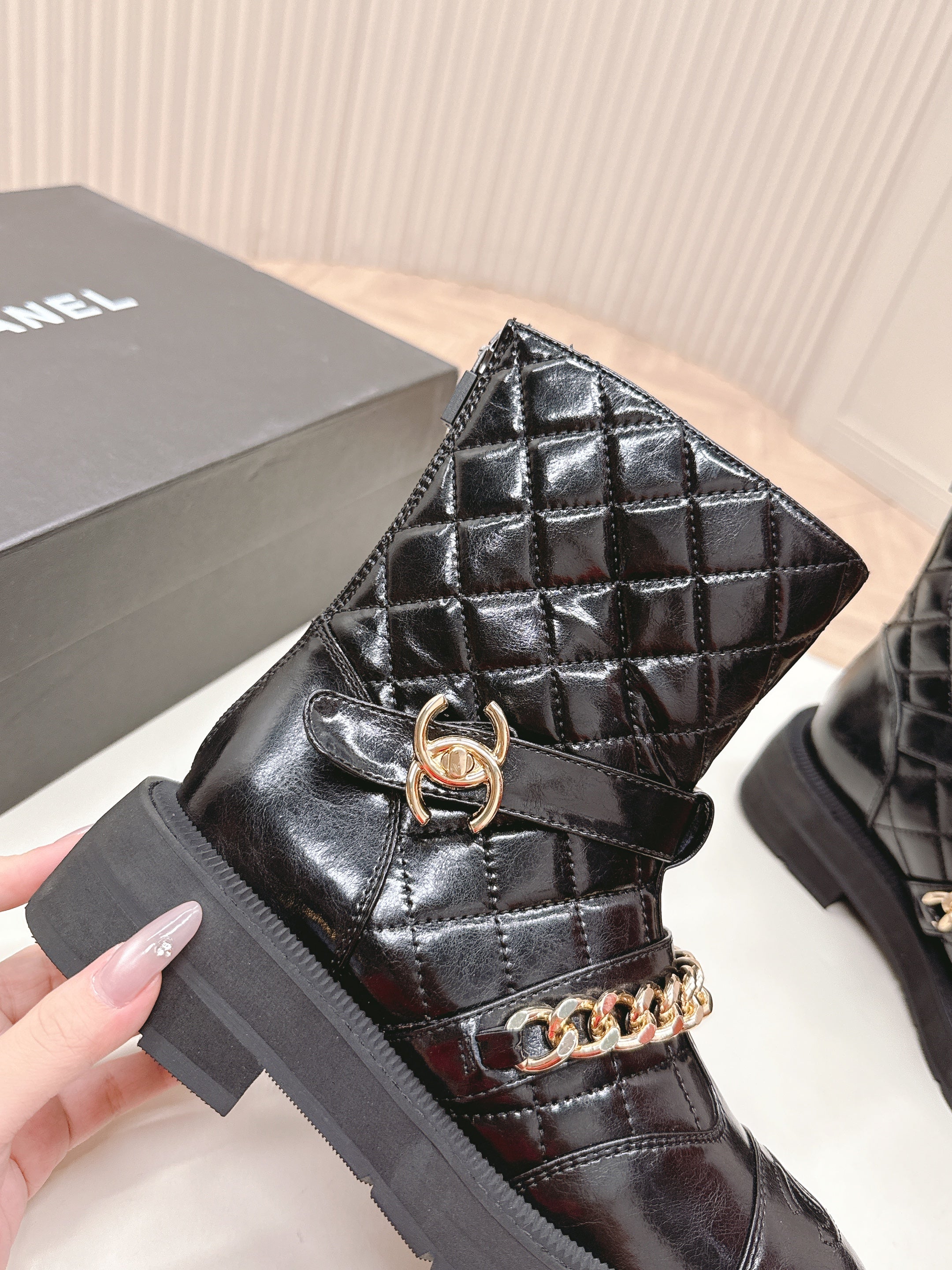 CHANEL ANKLE BOOTS 25S IN BLACK SHINY LAMBSKIN WITH GOLD HARDWARE