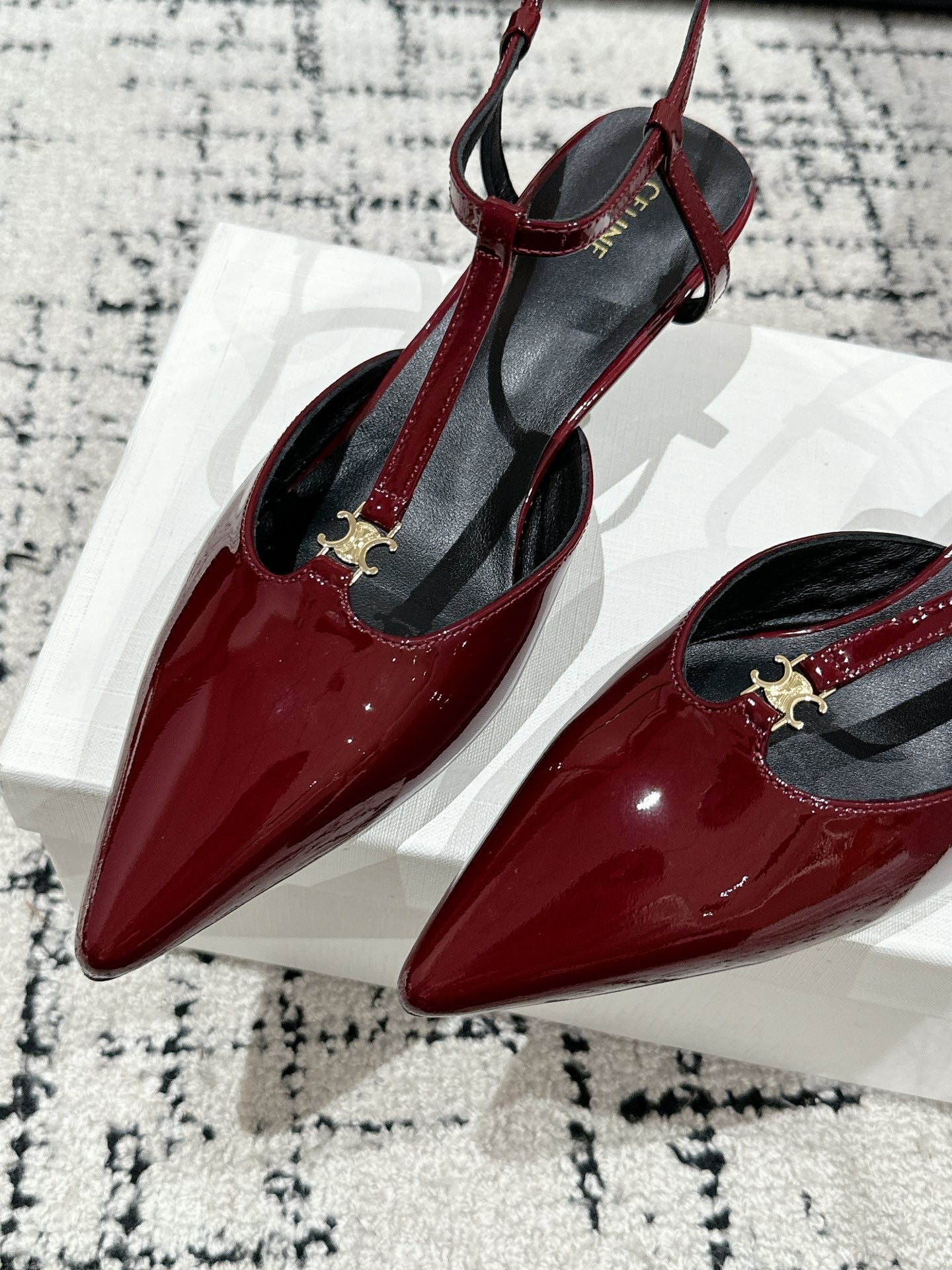 KITTEN T-BAR STRAP PUMP 5 CM IN RUBY RED PATENT CALFSKIN