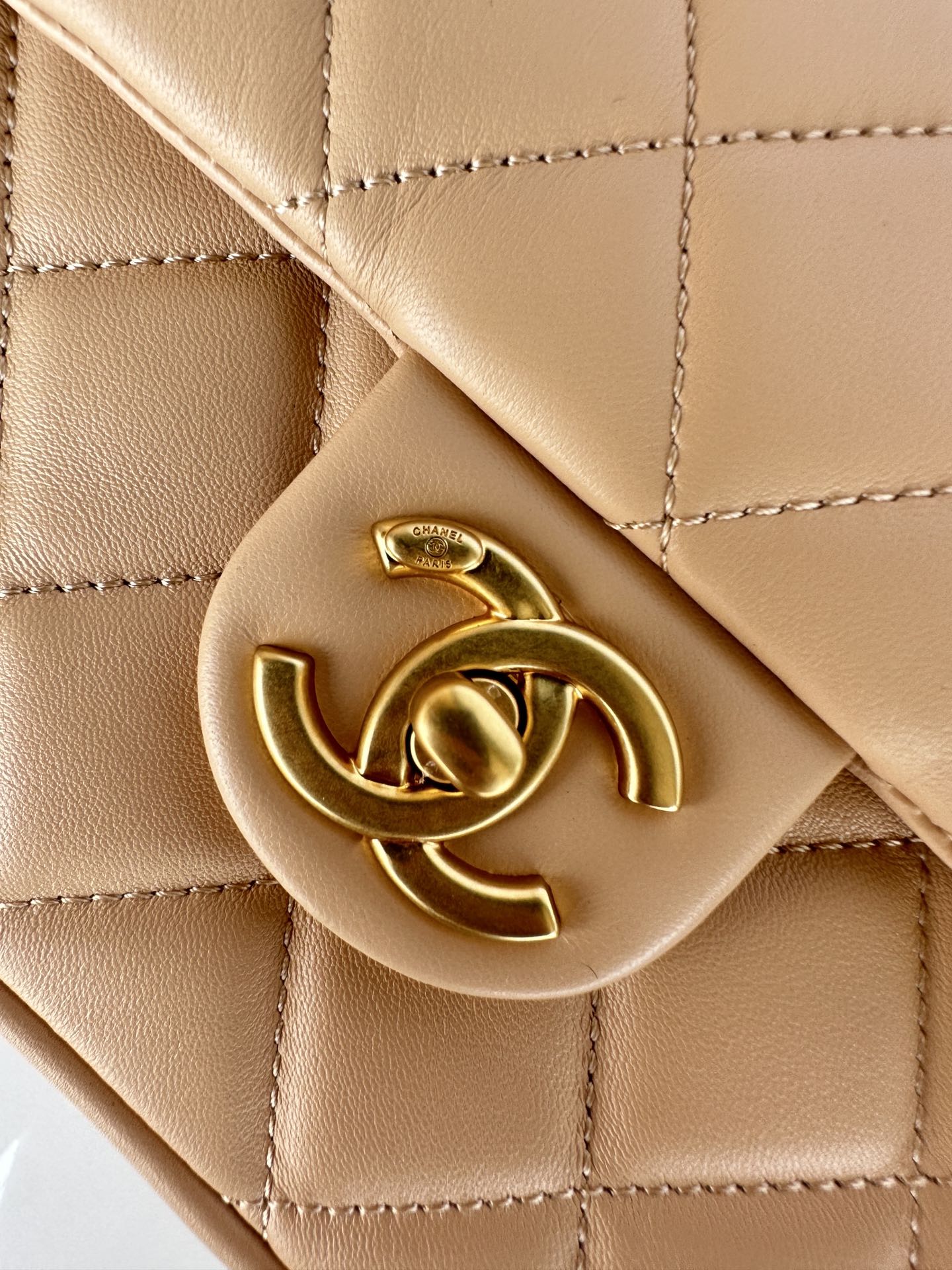 CC SMALL 20 FLAP BAG IN BUFF CREAM CALFSKIN