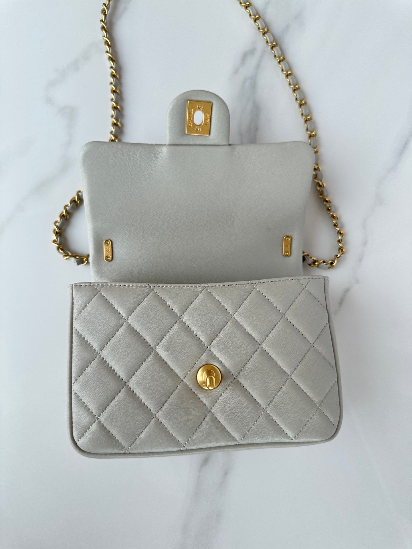 CC SMALL 20 FLAP BAG IN ASH GREY CALFSKIN