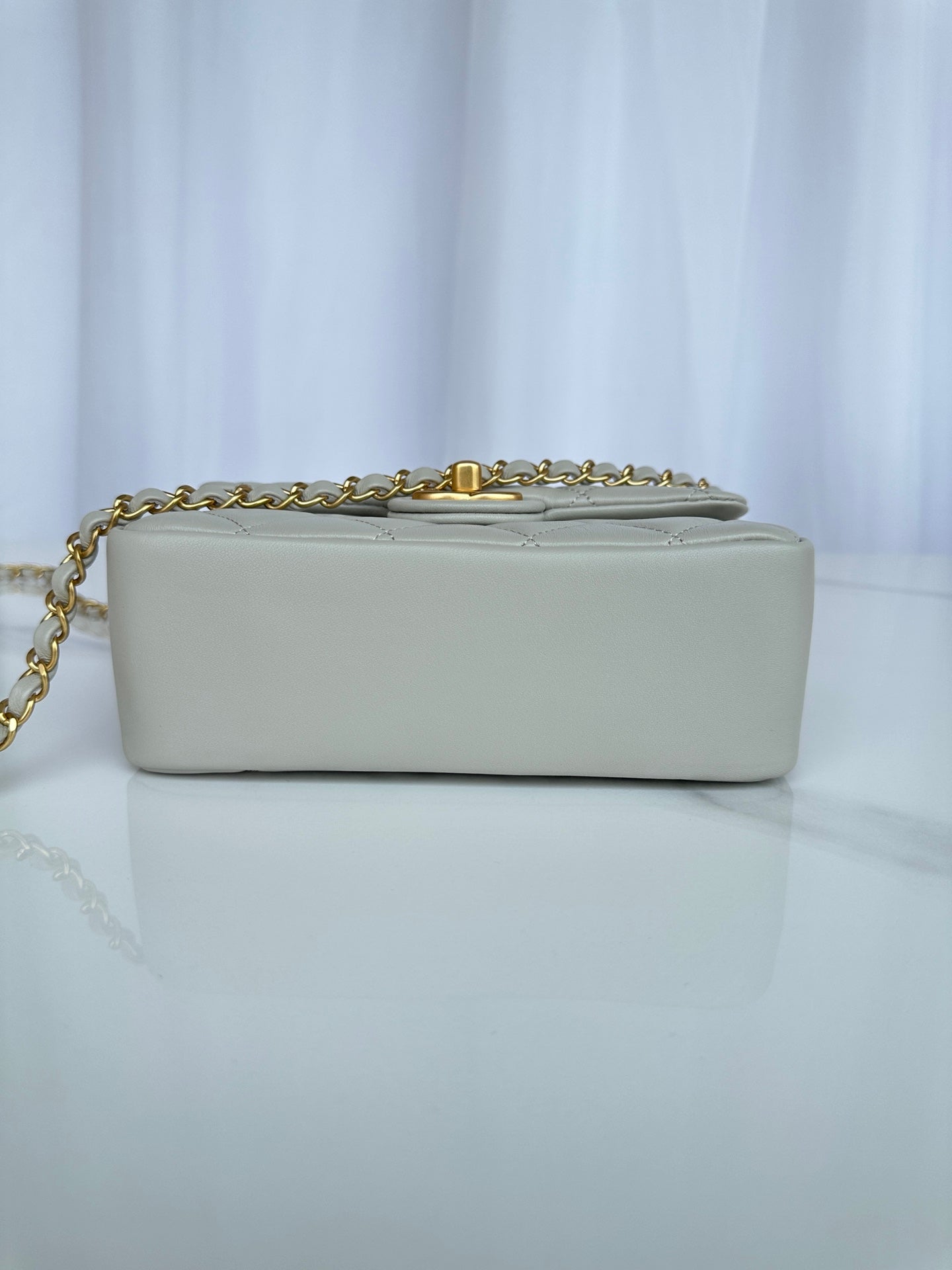 CC SMALL 20 FLAP BAG IN ASH GREY CALFSKIN