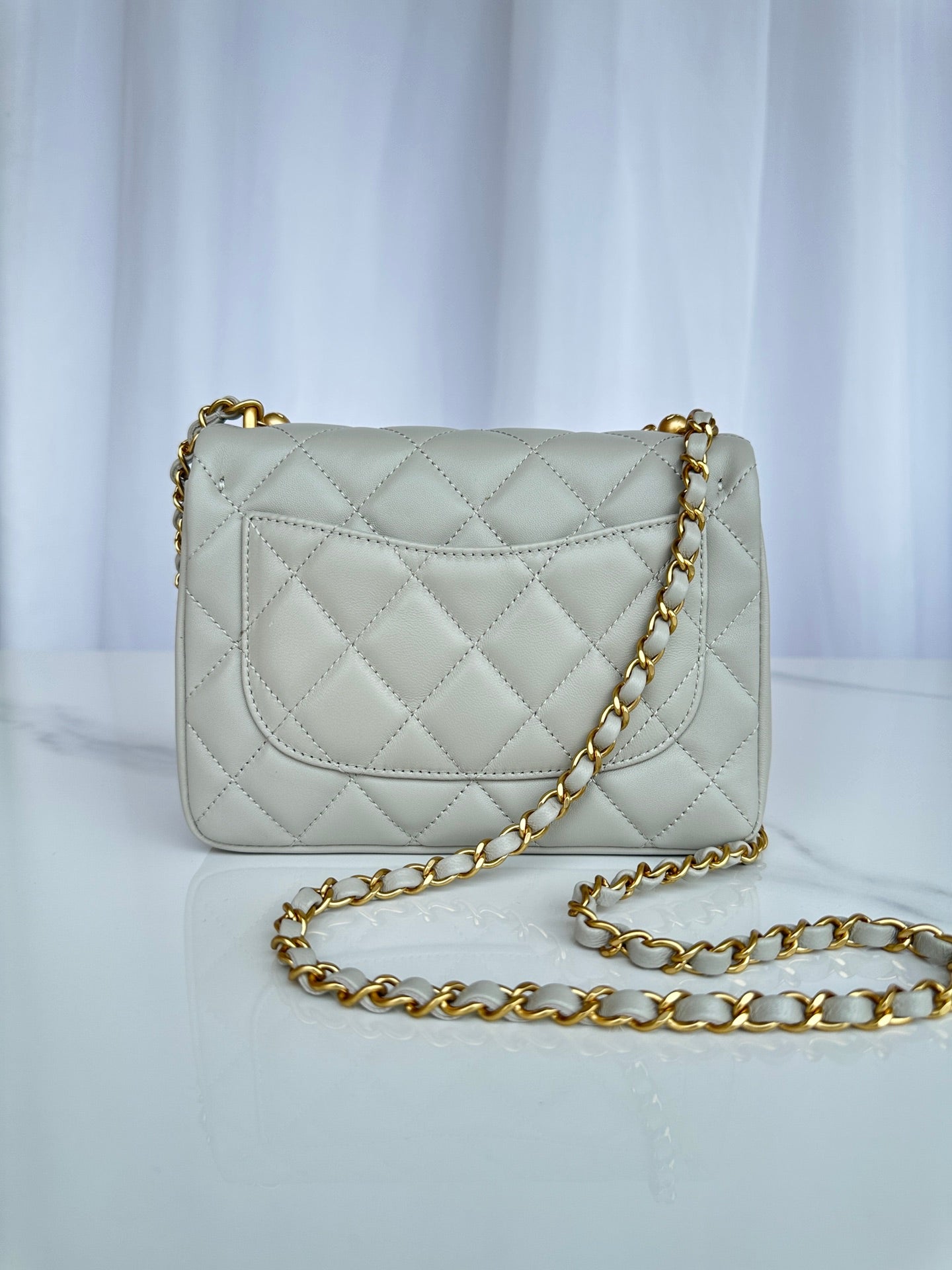 CC SMALL 20 FLAP BAG IN ASH GREY CALFSKIN