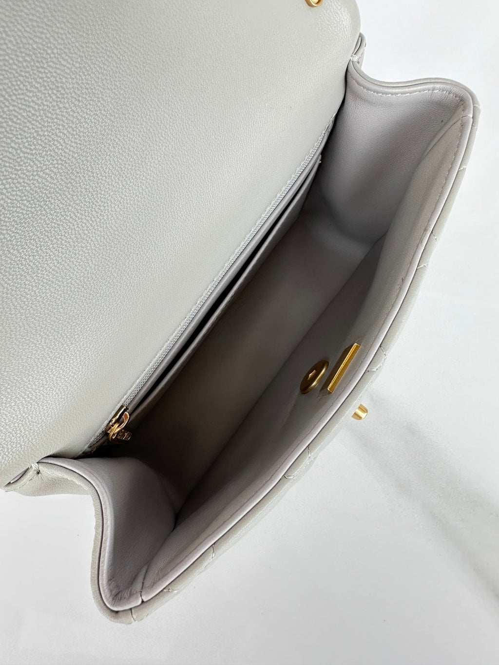 CC SMALL 20 FLAP BAG IN ASH GREY CALFSKIN