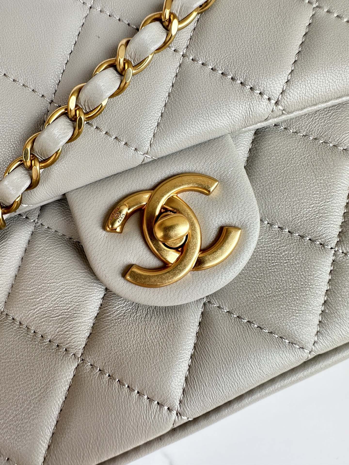 CC SMALL 20 FLAP BAG IN ASH GREY CALFSKIN