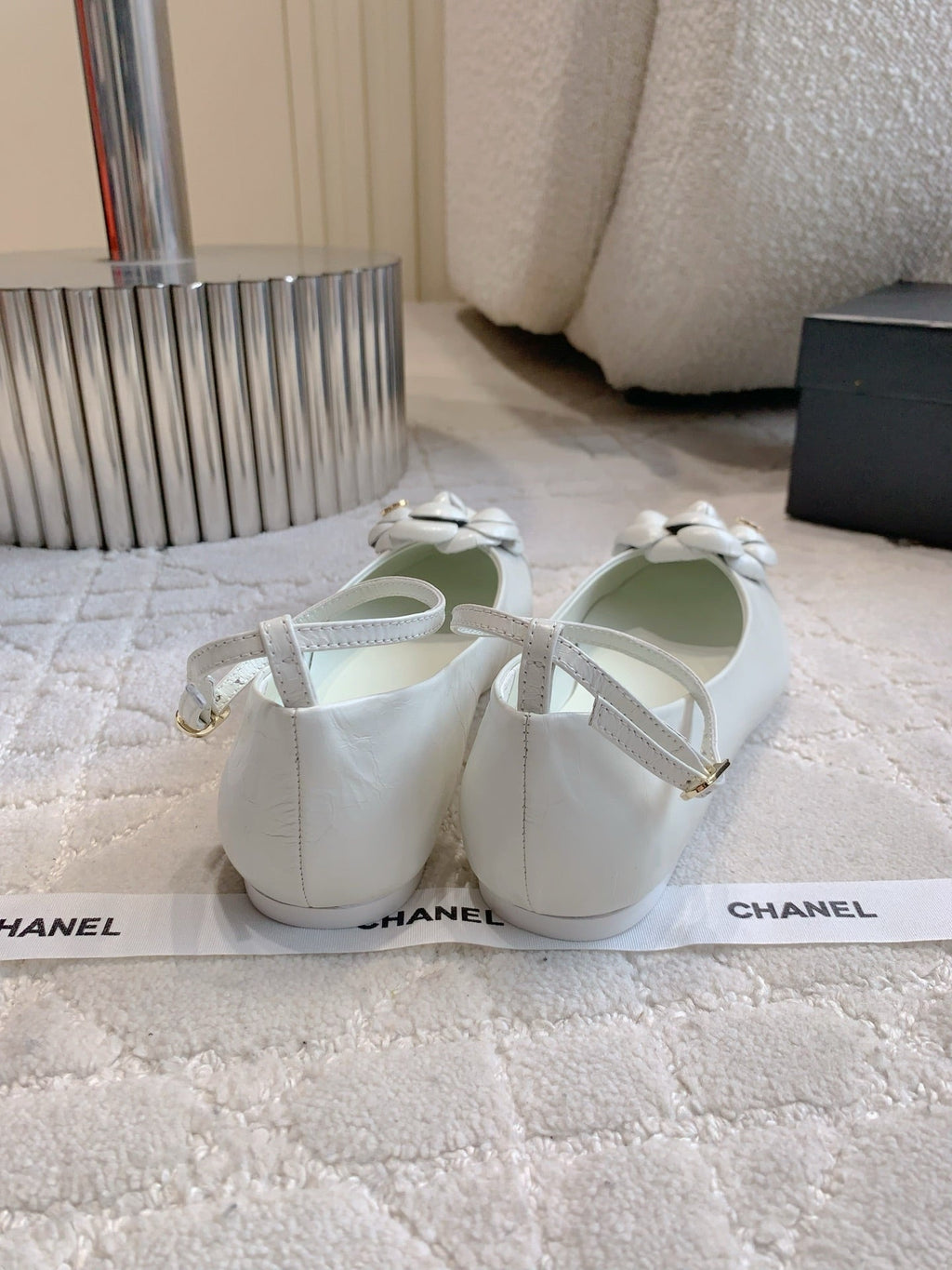 CHANEL 25S CAMELLIA SQUARE TOE FLATS IN WHITE CALFSKIN GOLD HARDWARE
