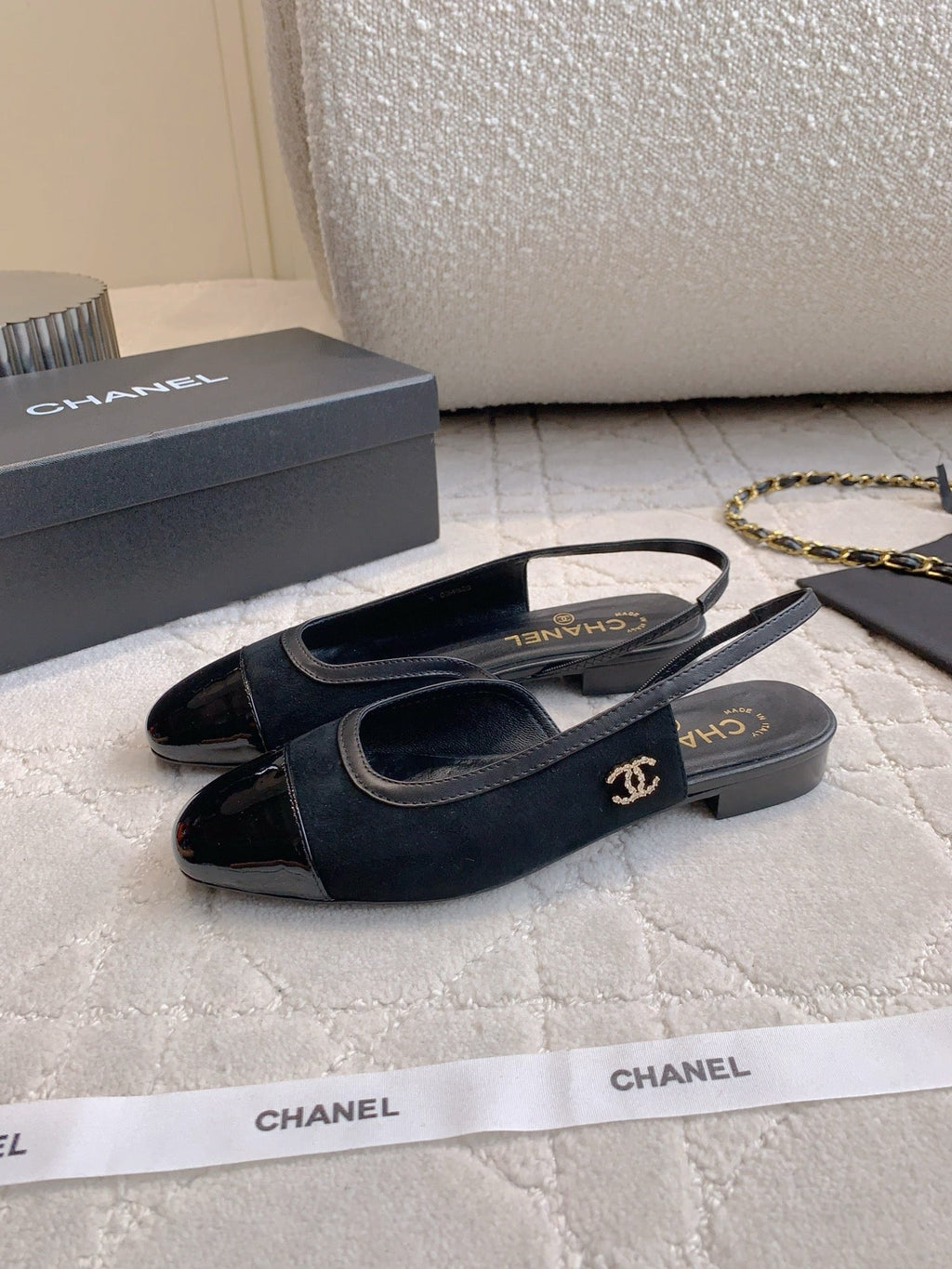 CHANEL 25S SLINGBACK IN BLACK CALFSKIN AND SUEDE GOLD HARDWARE