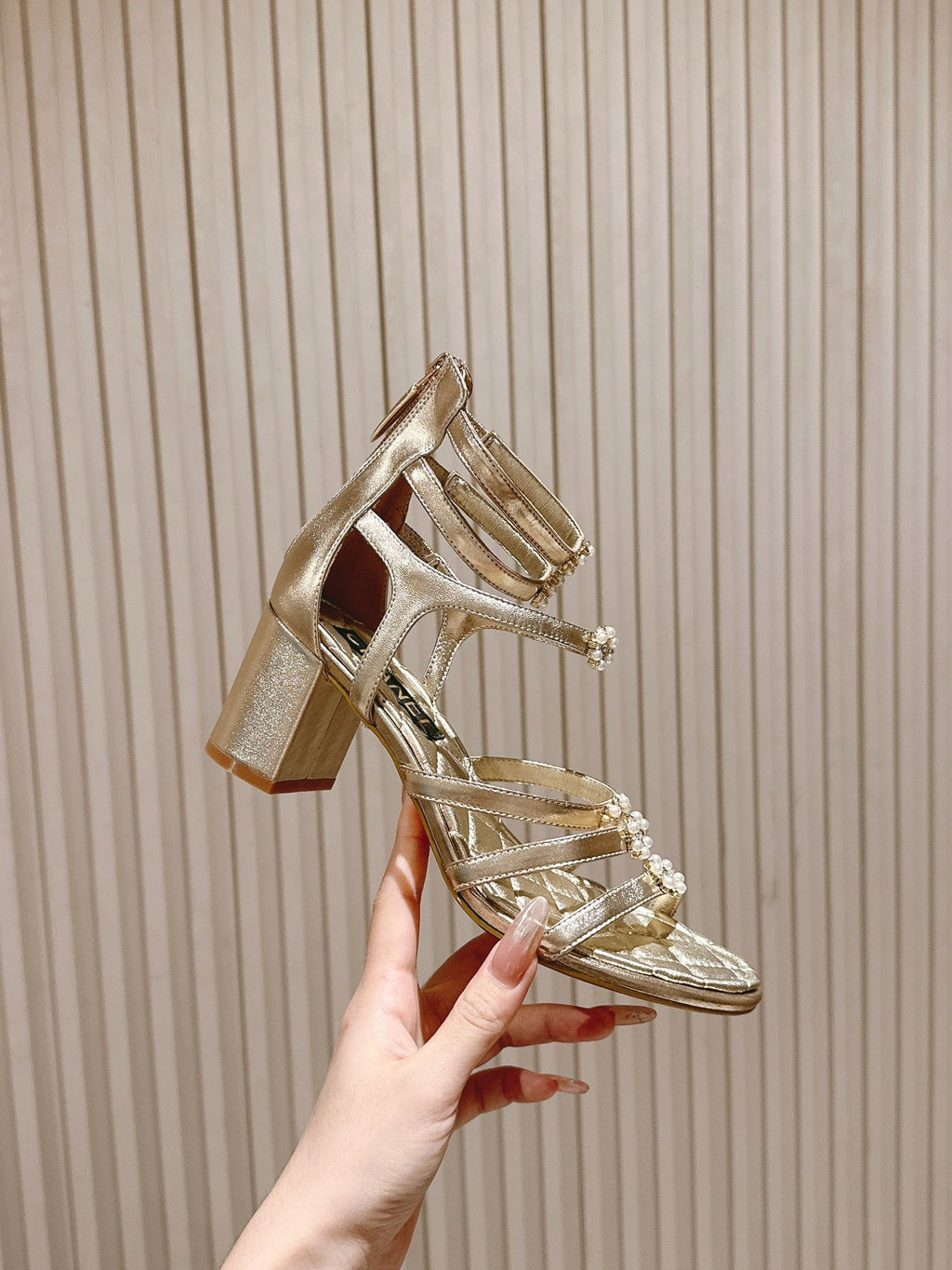 CC HIGH SANDAL 25S IN GOLD LAMBSKIN PEARL FLOWERS