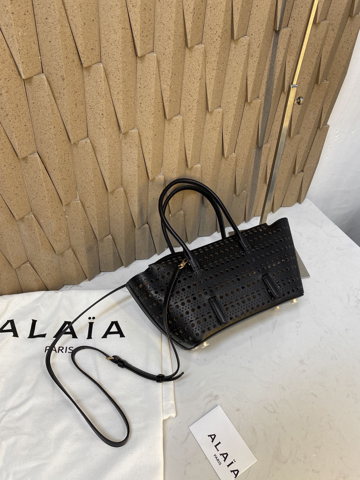 NEO MINA 20 BAG IN BLACK VIENNA CALFSKIN