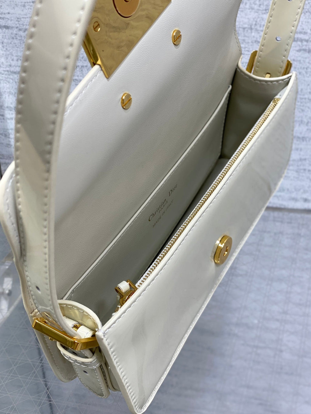 FLAP BAG 18 IN WHITE PATENT CALFSKIN