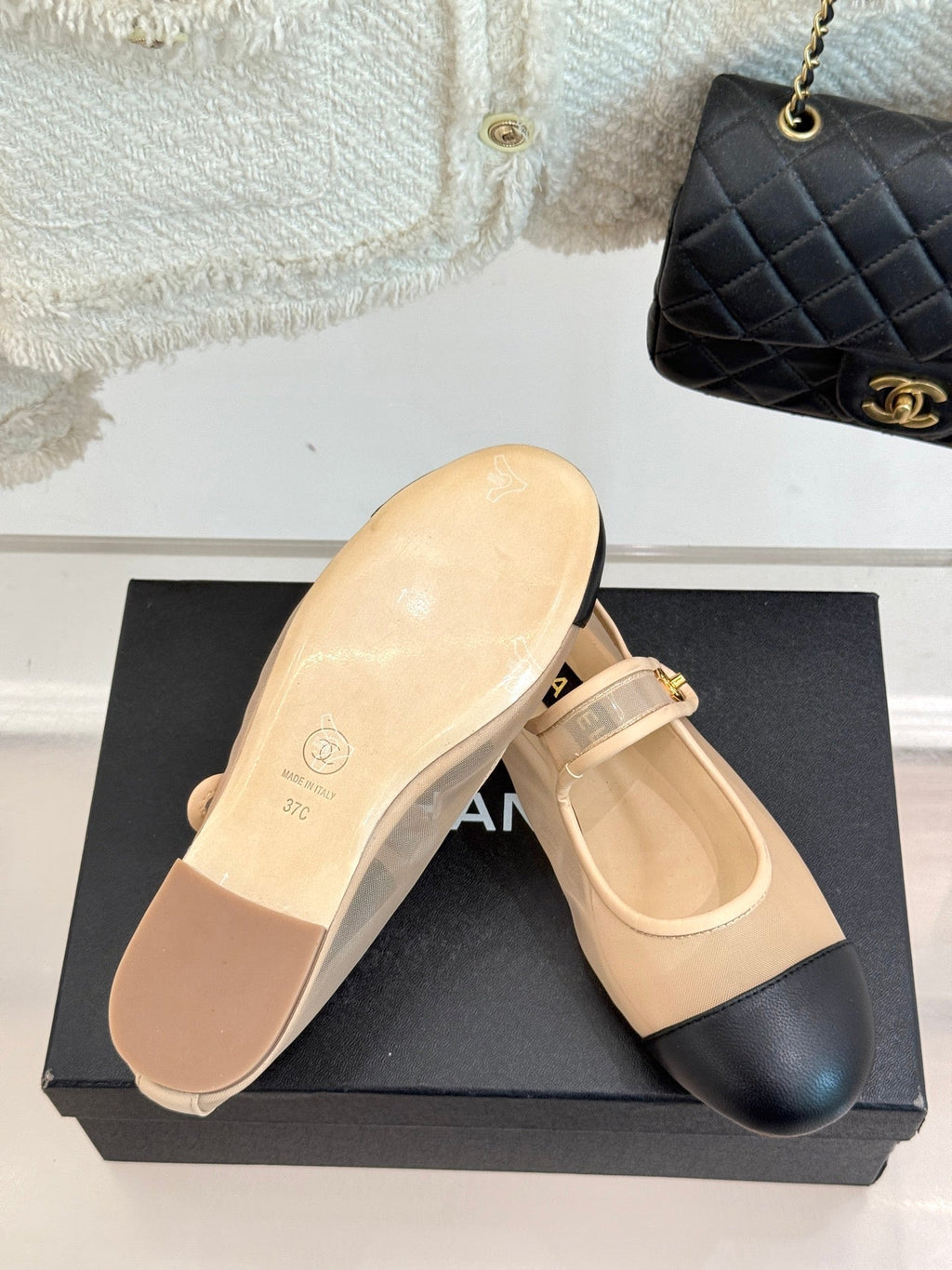 FLAT SHOES IN BEIGE MESH AND BLACK LAMBSKIN