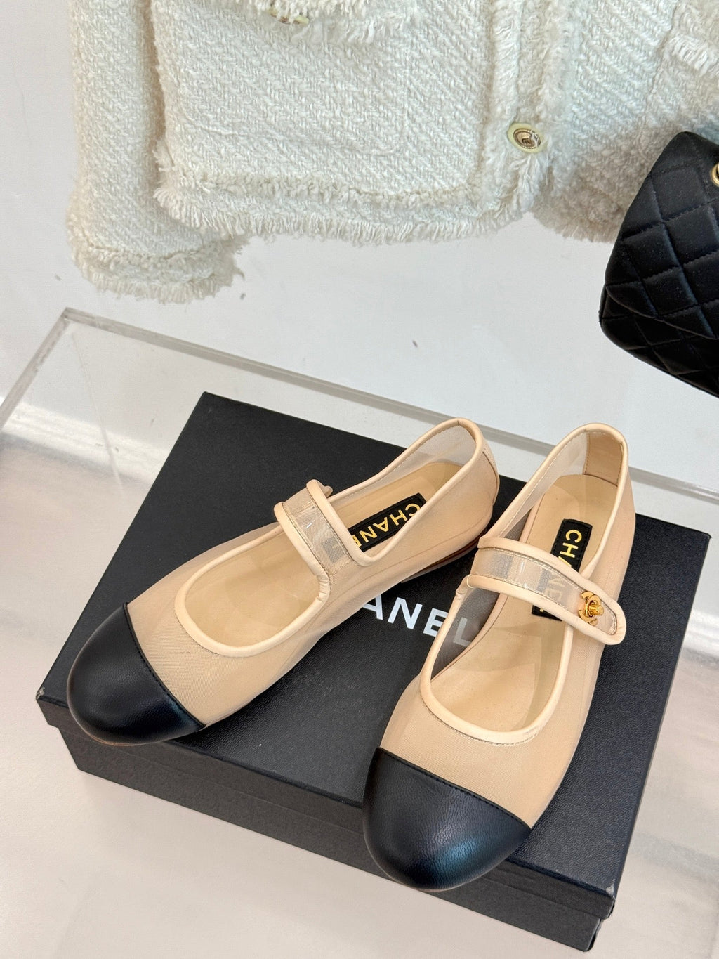 FLAT SHOES IN BEIGE MESH AND BLACK LAMBSKIN