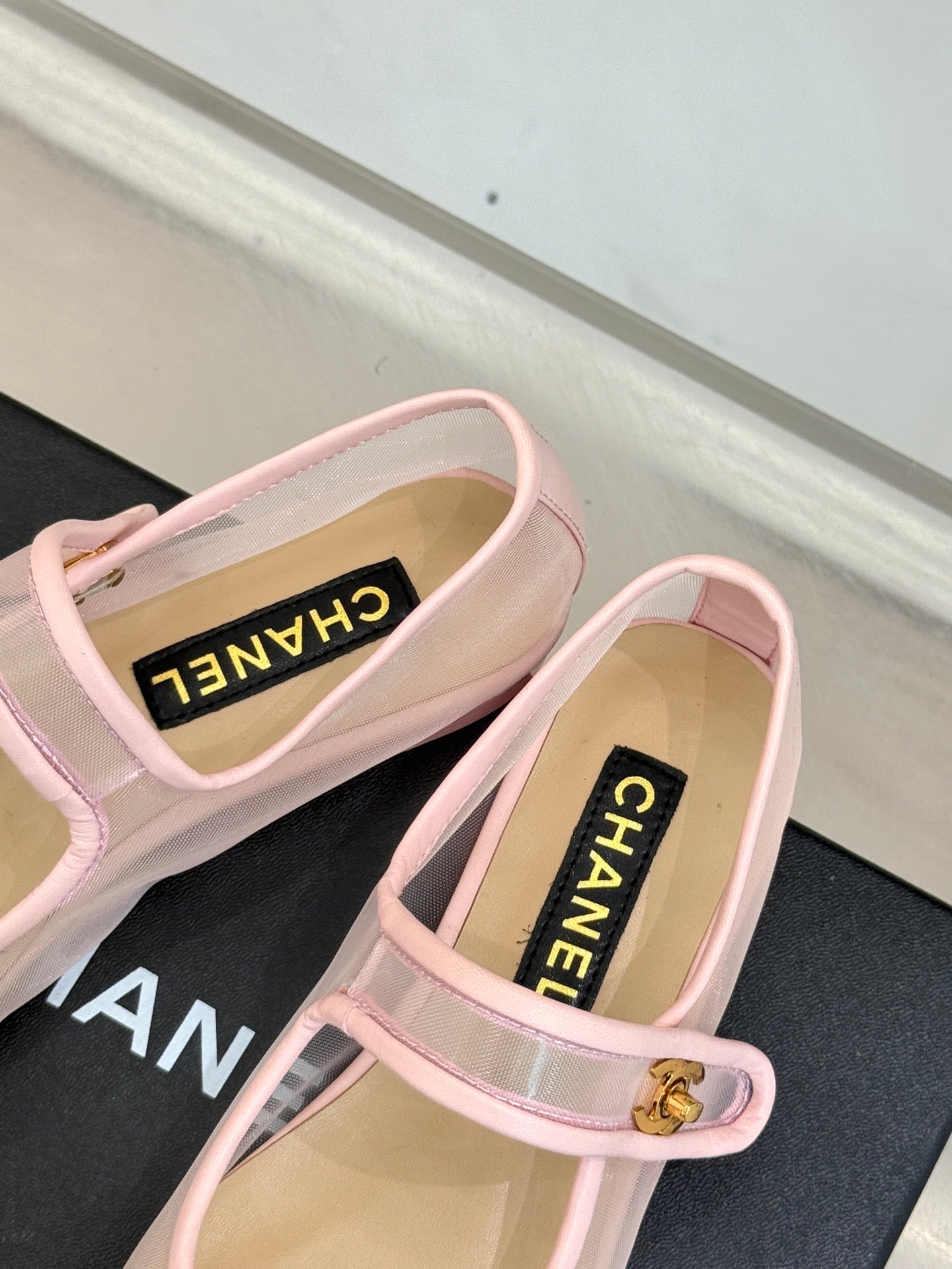 FLAT SHOES IN PINK MESH AND BLACK LAMBSKIN