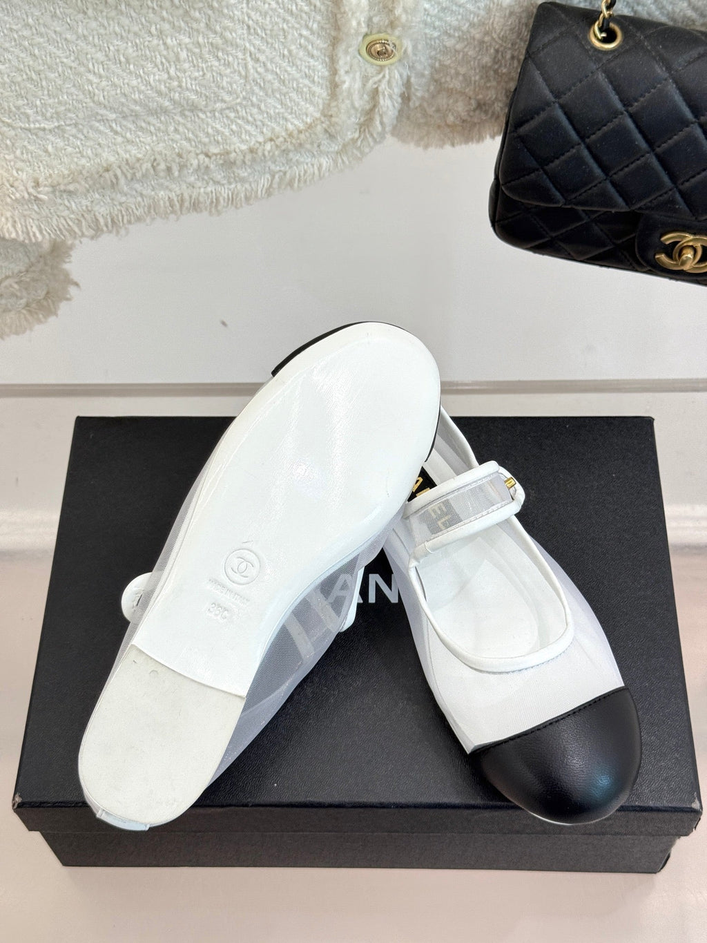 FLAT SHOES IN WHITE MESH AND BLACK LAMBSKIN