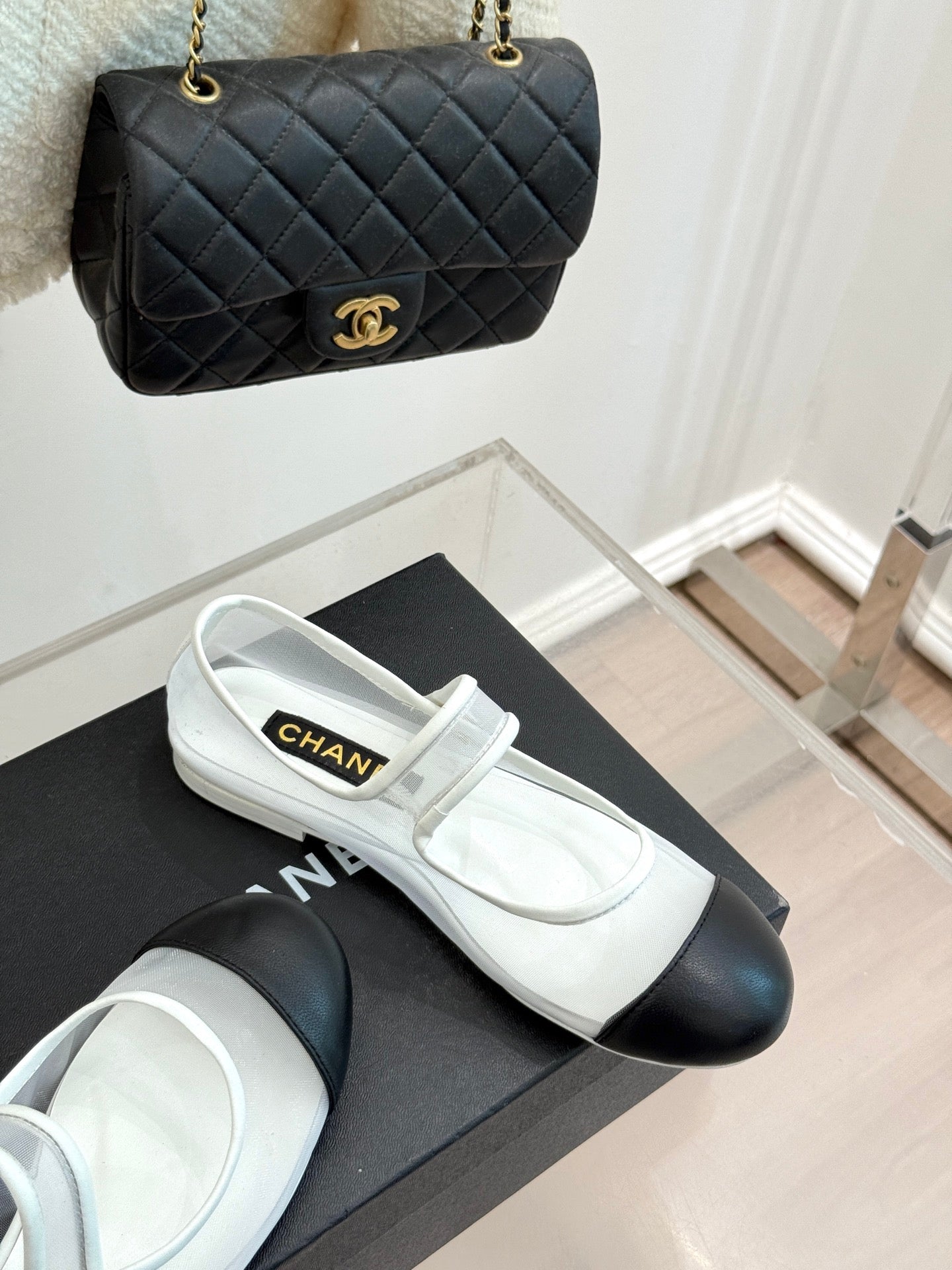 FLAT SHOES IN WHITE MESH AND BLACK LAMBSKIN