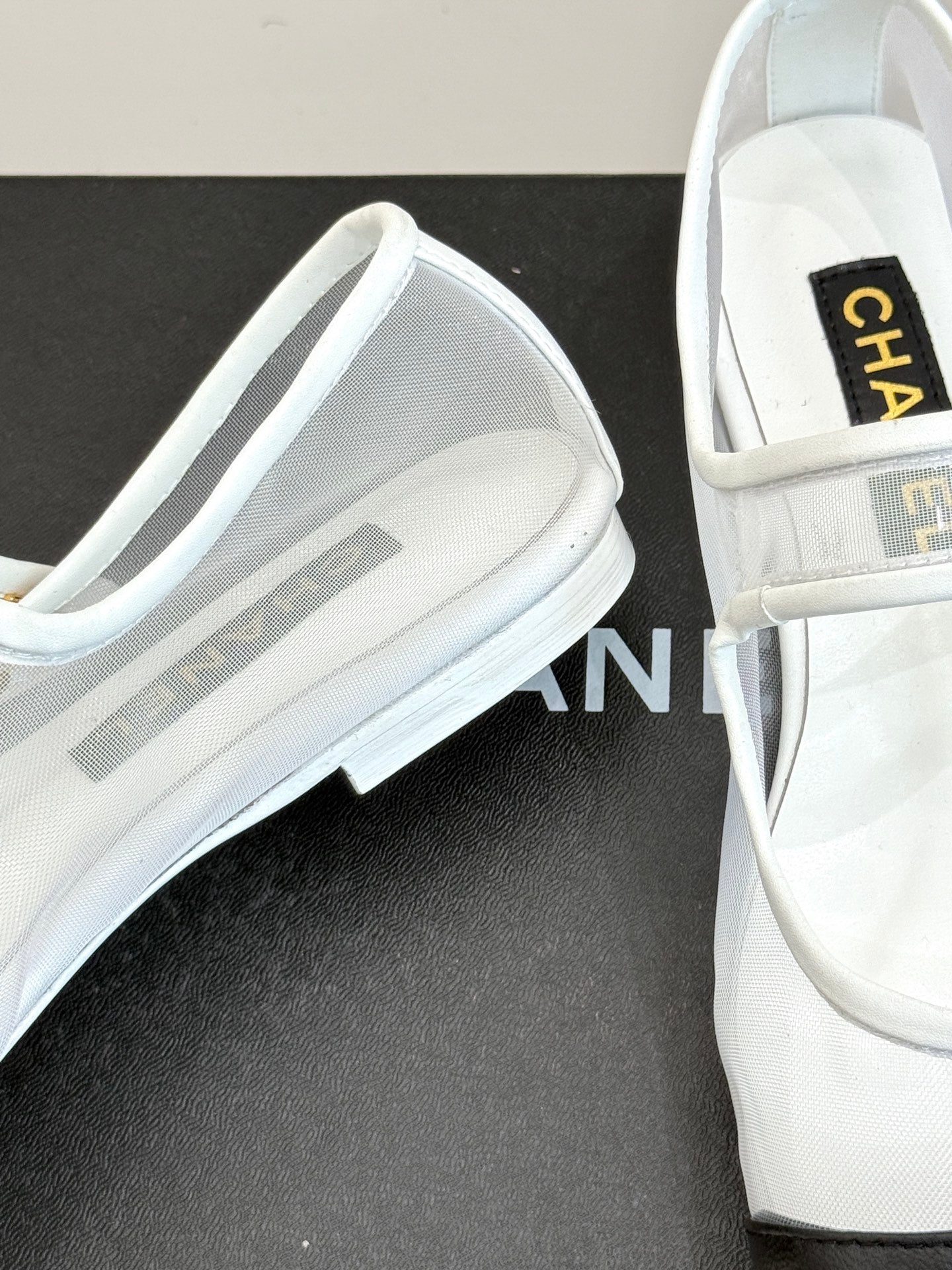 FLAT SHOES IN WHITE MESH AND BLACK LAMBSKIN