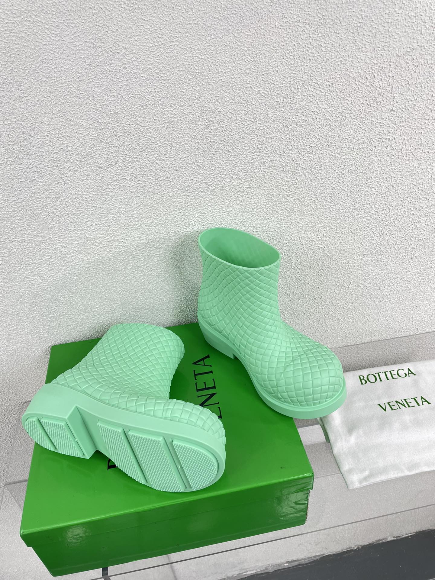 FIREMAN BOOTS IN GREEN MINT RUBBER WITH ICONIC INTRECCIO MOTIF