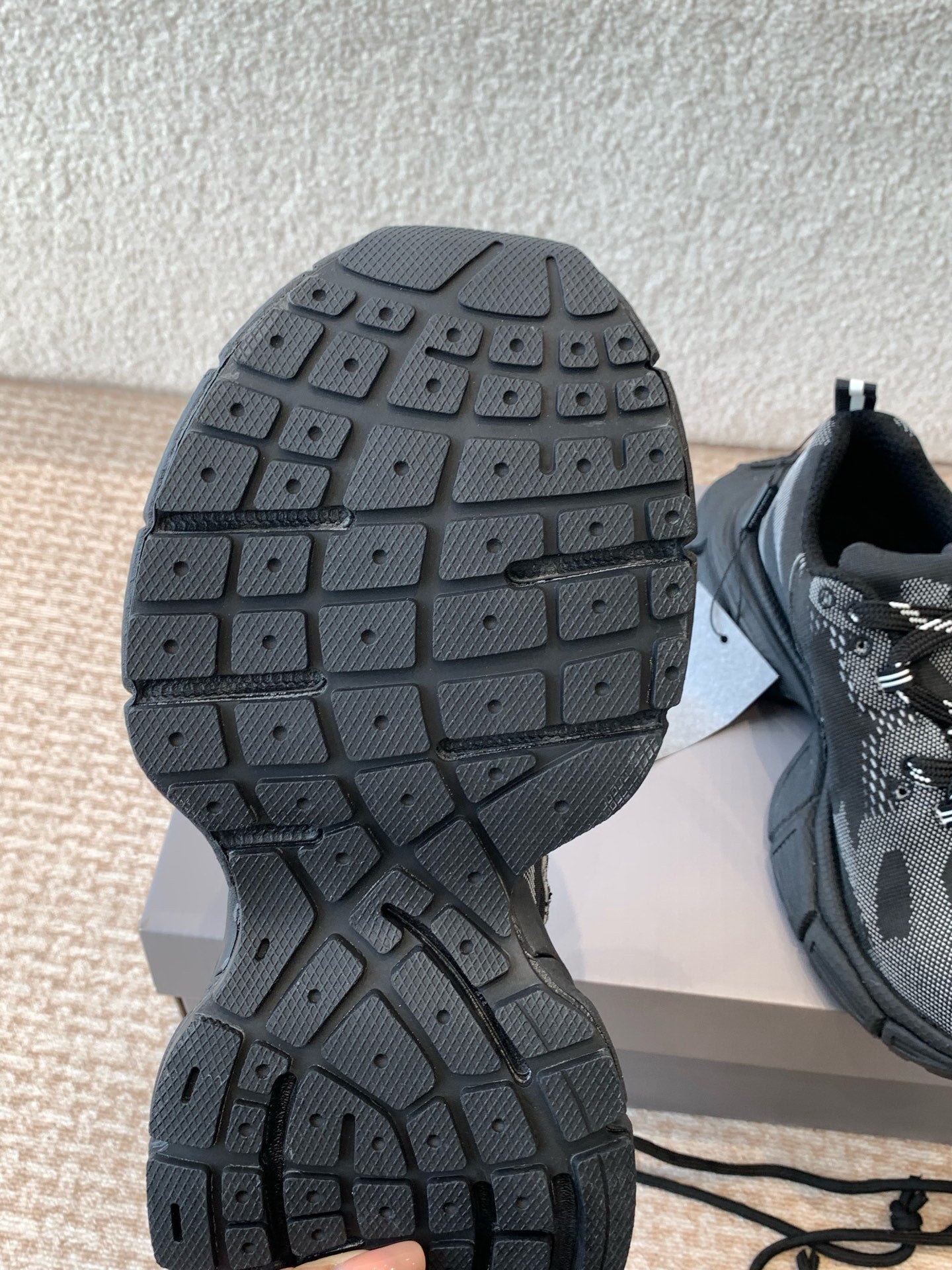 UNDER ARMOUR 3XL KNIT SNEAKER IN BLACK AND WHITE POLYESTER