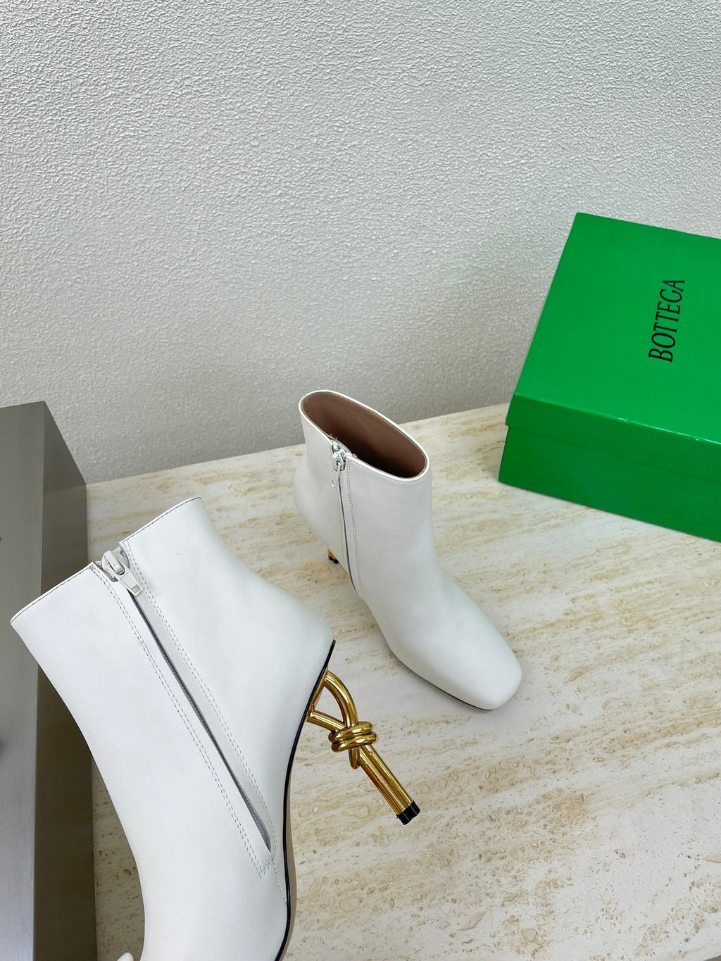 KNOT ANKLE BOOT IN WHITE CALFSKIN WITH GOLD METAL HEEL 9 CM