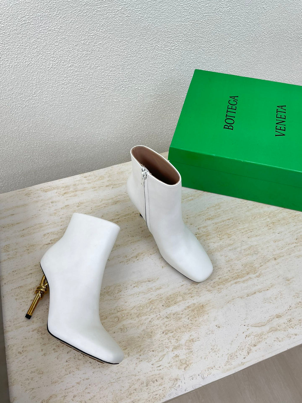 KNOT ANKLE BOOT IN WHITE CALFSKIN WITH GOLD METAL HEEL 9 CM