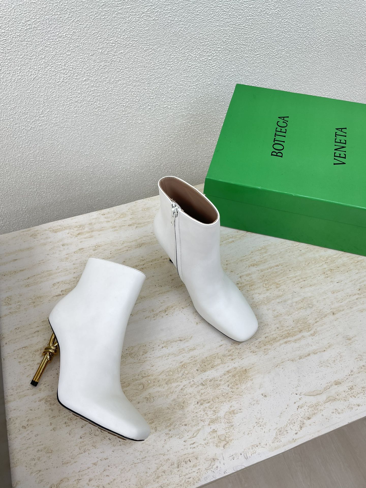 KNOT ANKLE BOOT IN WHITE CALFSKIN WITH GOLD METAL HEEL 9 CM