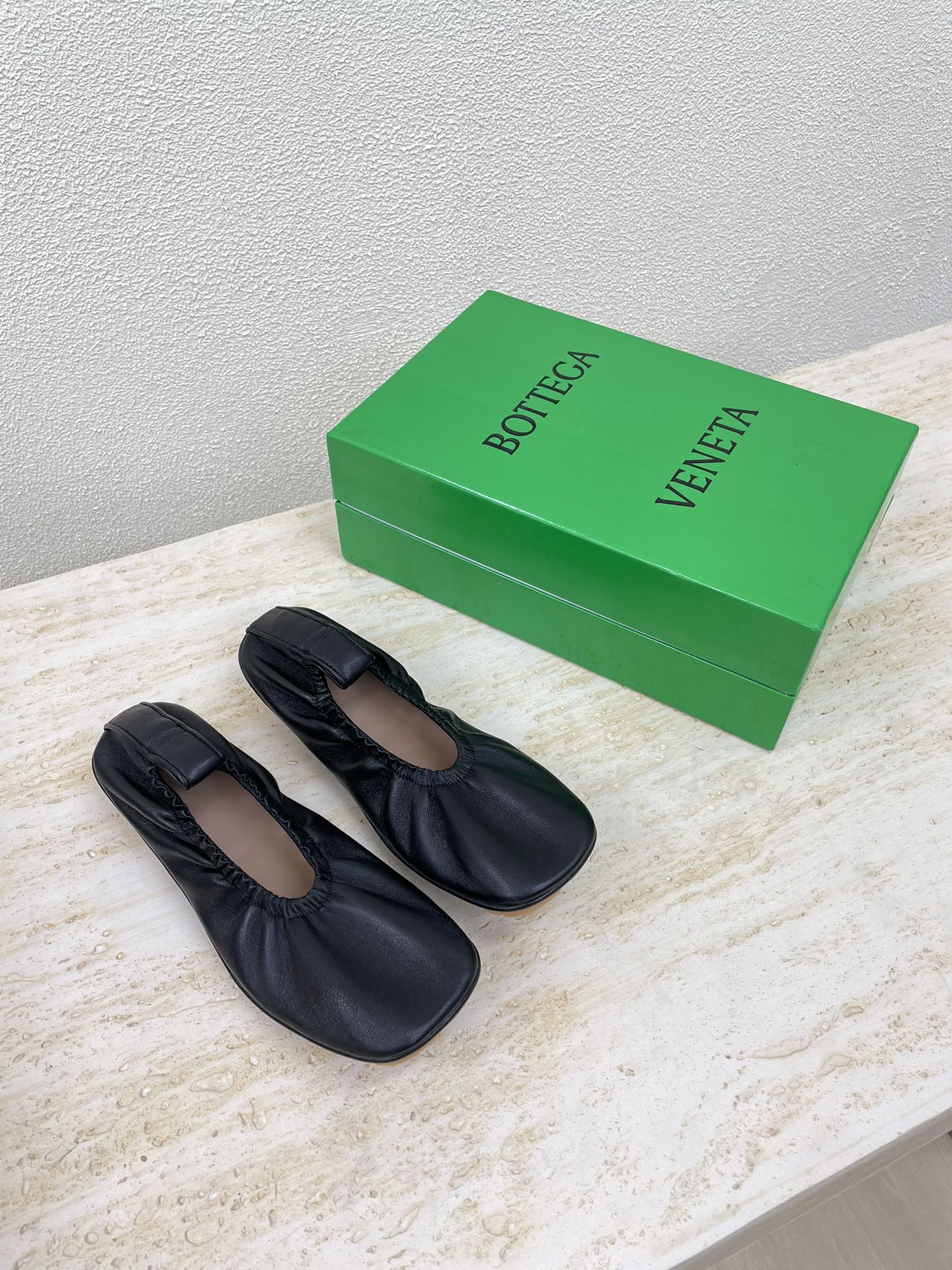 ELASTIC BALLERINA FLATS IN BLACK LAMBSKIN