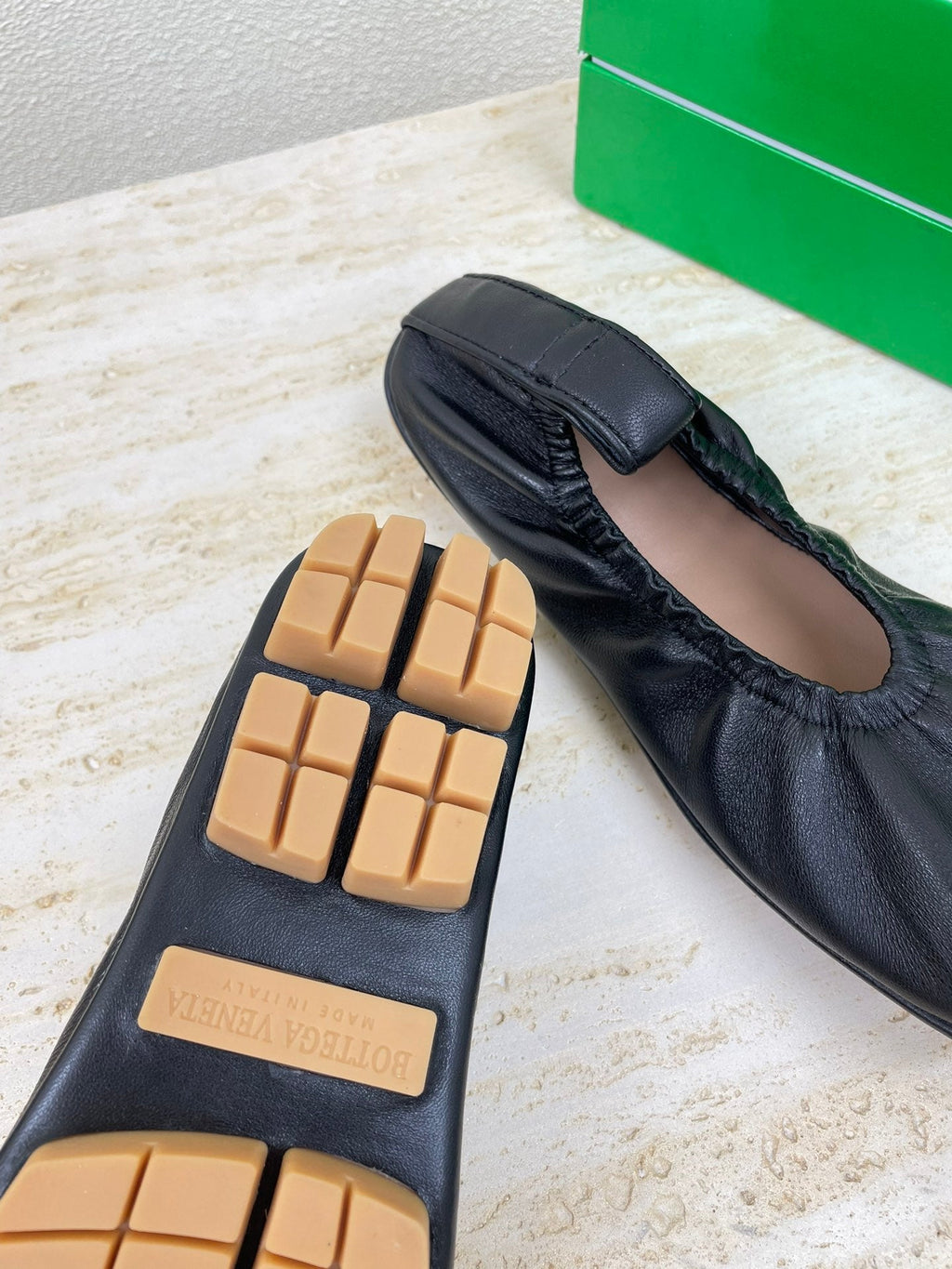 ELASTIC BALLERINA FLATS IN BLACK LAMBSKIN
