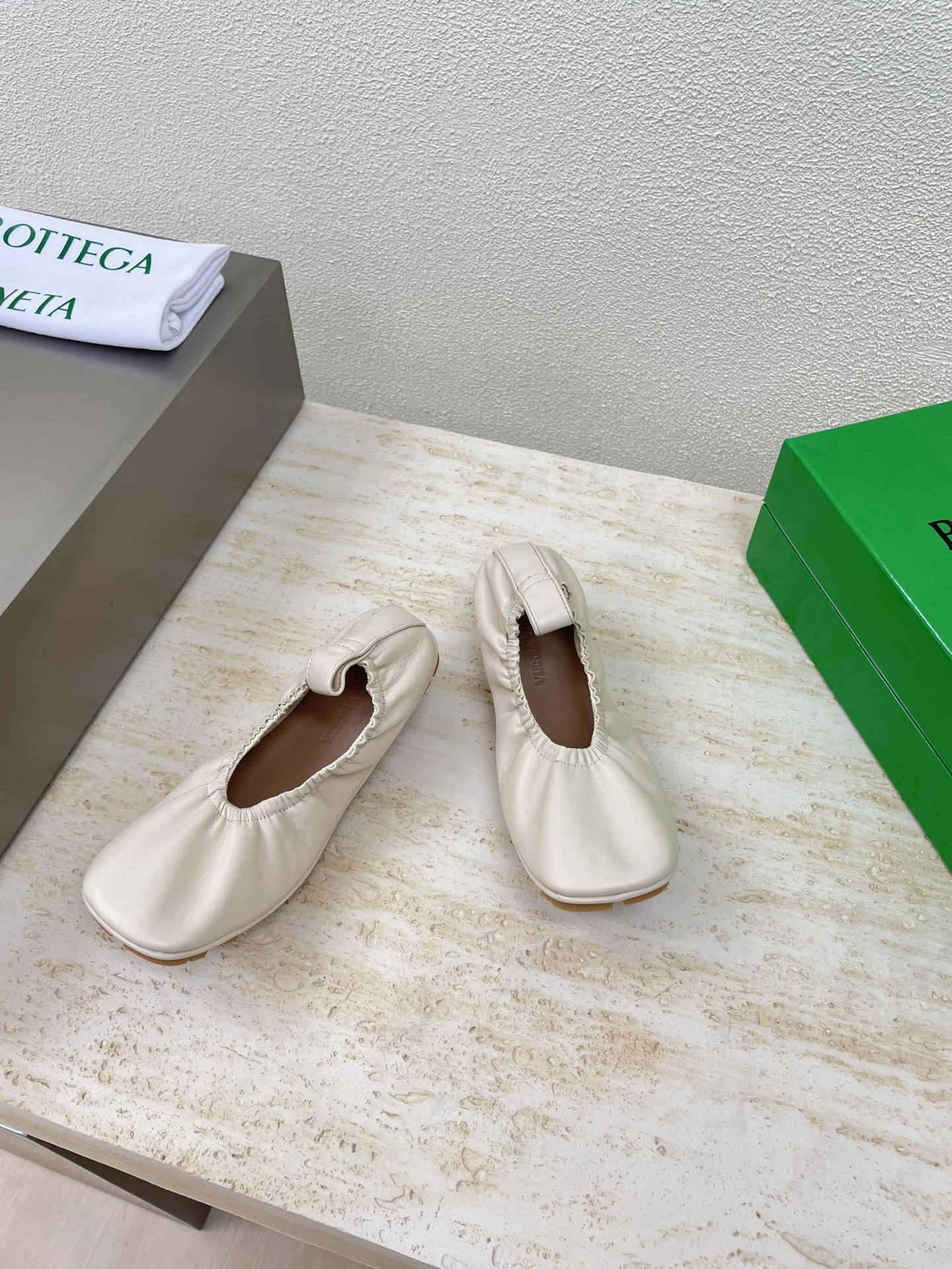 ELASTIC BALLERINA FLATS IN WHITE CREAM LAMBSKIN